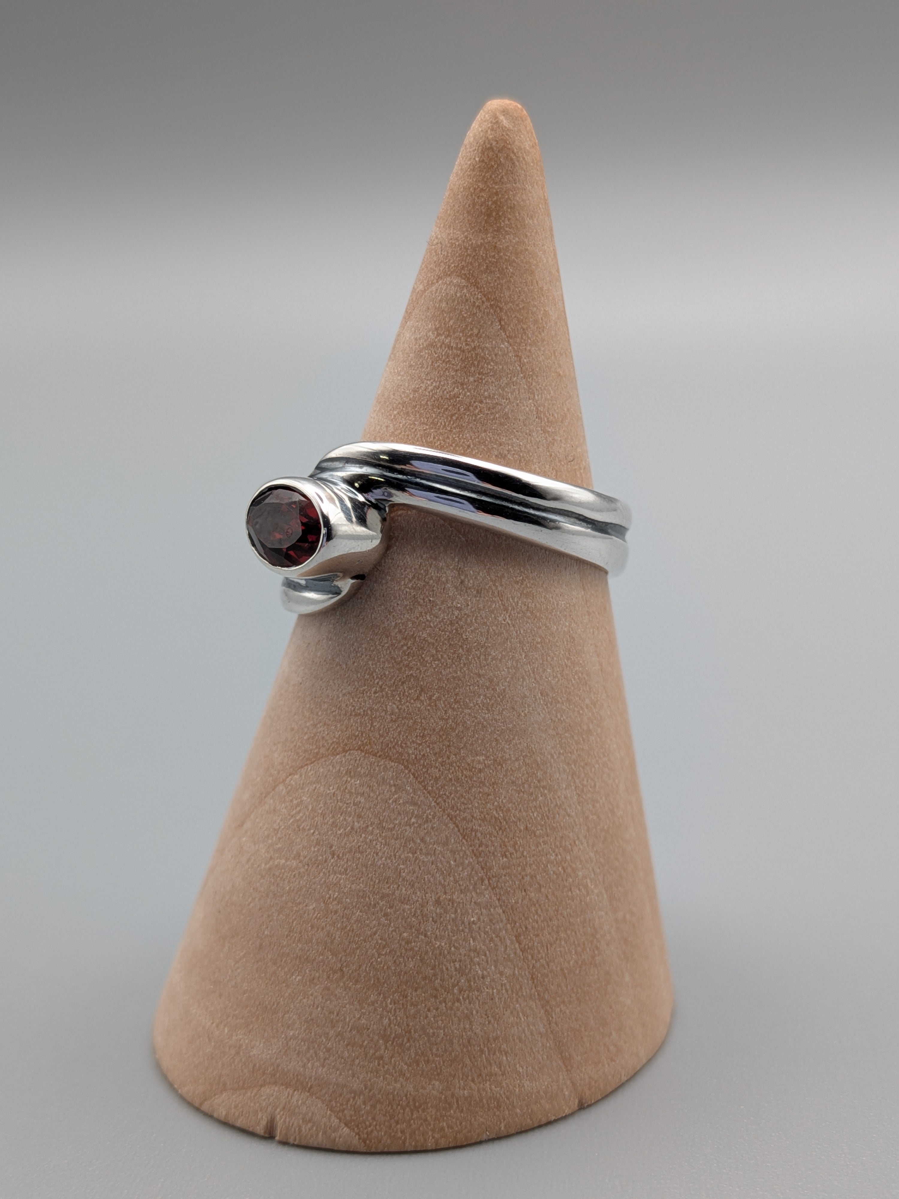 •GARNET - HELD• silver ring (various sizes)
