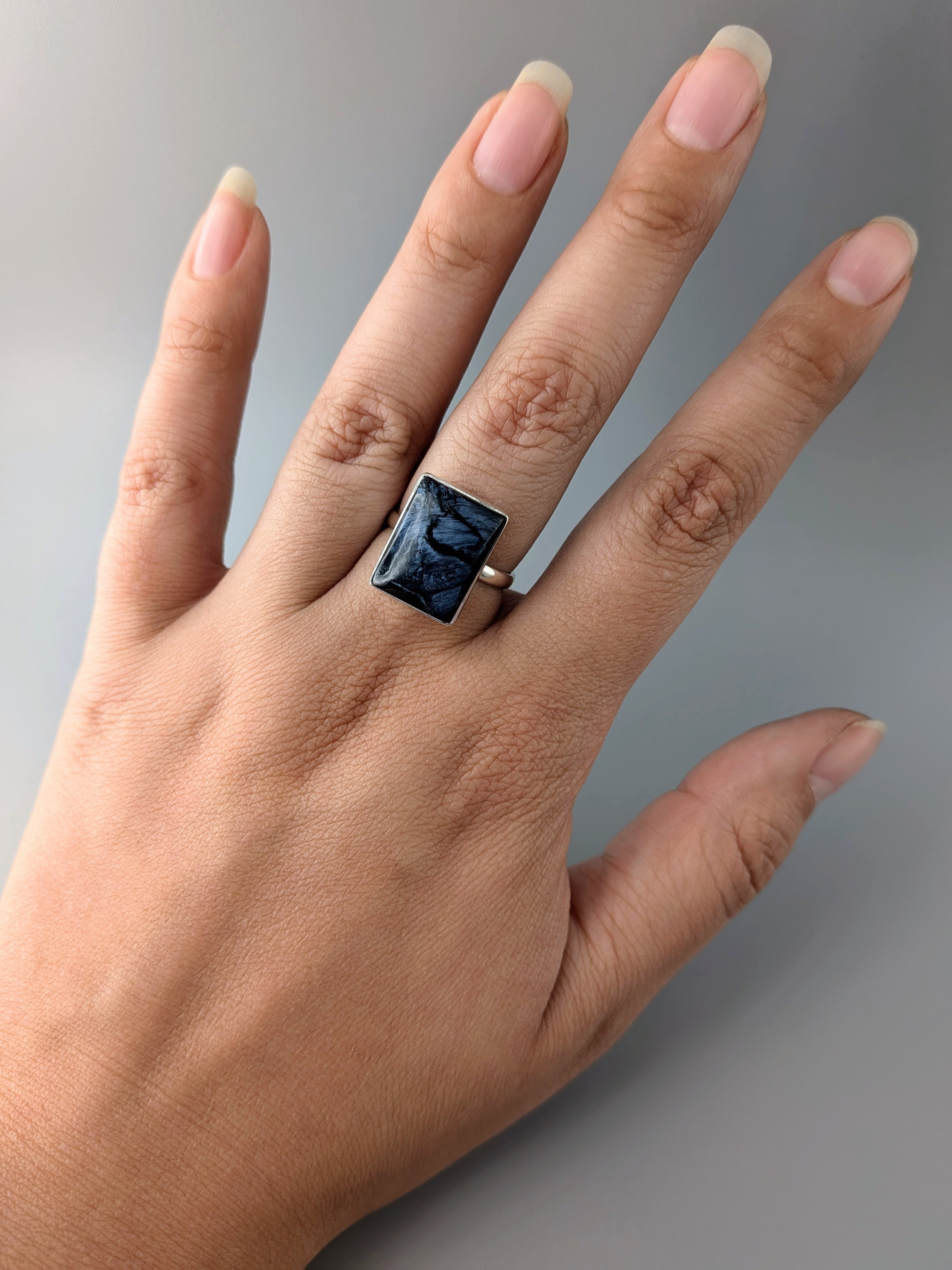 •PIETERSITE - RECTANGLE• simple band silver ring (size 8)