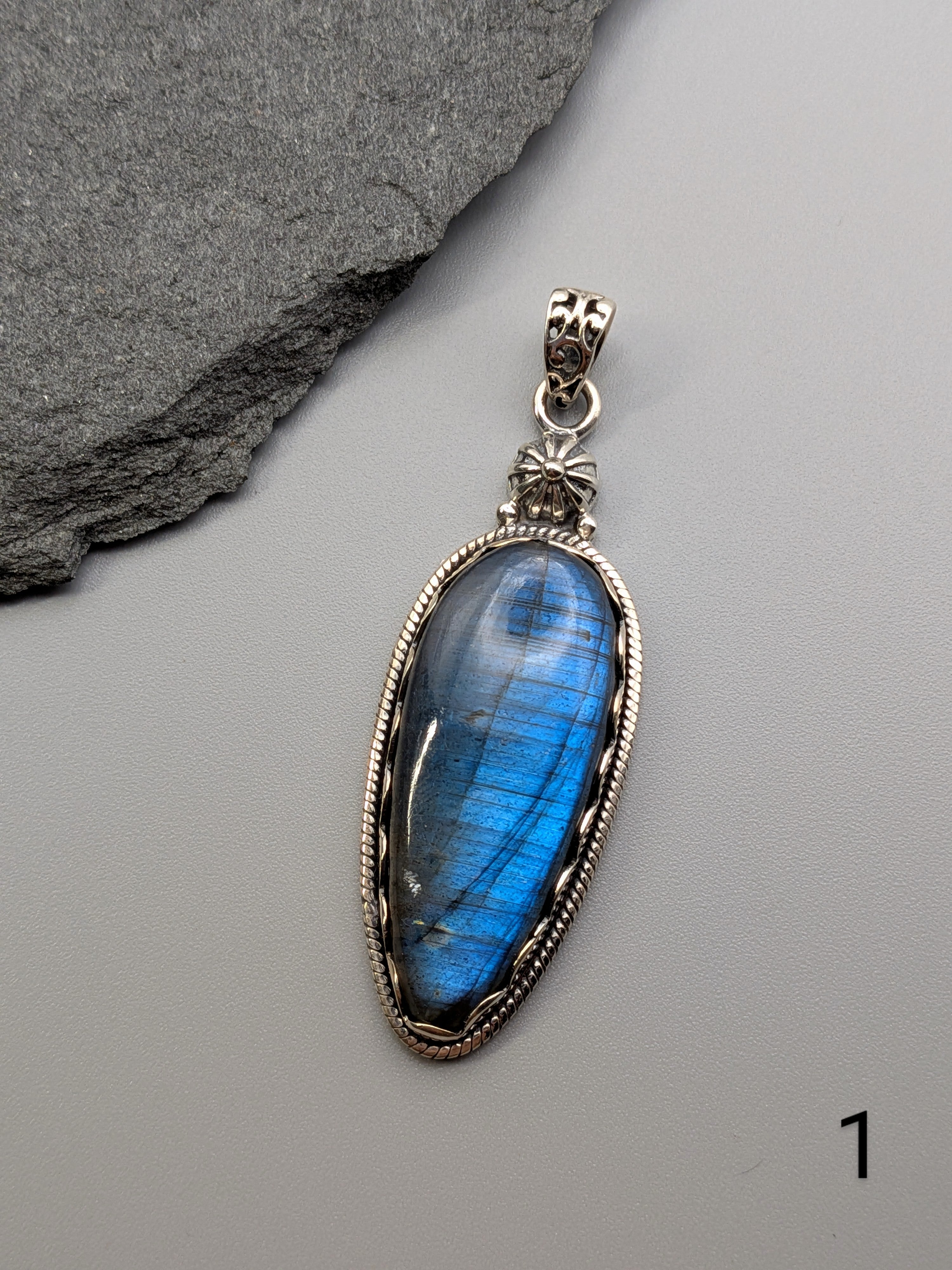•LABRADORITE - SCALLOPED SPEAR TEAR• sterling silver pendant
