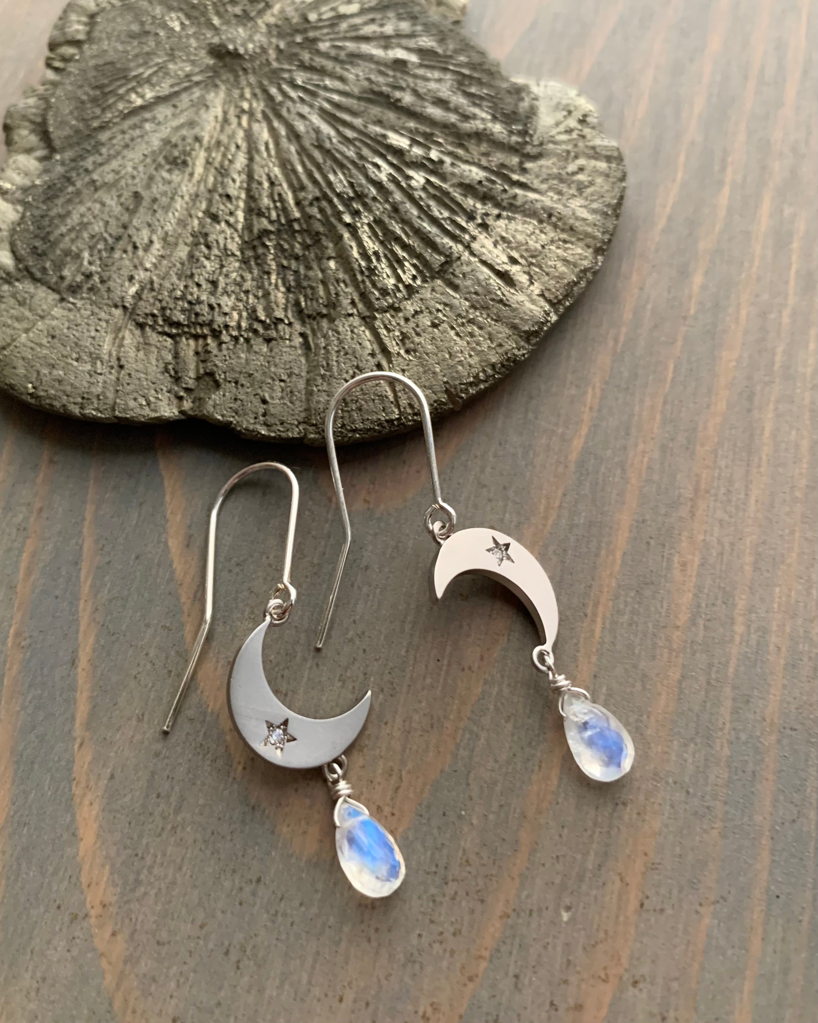 • MOON GUIDE • rainbow moonstone silver earrings