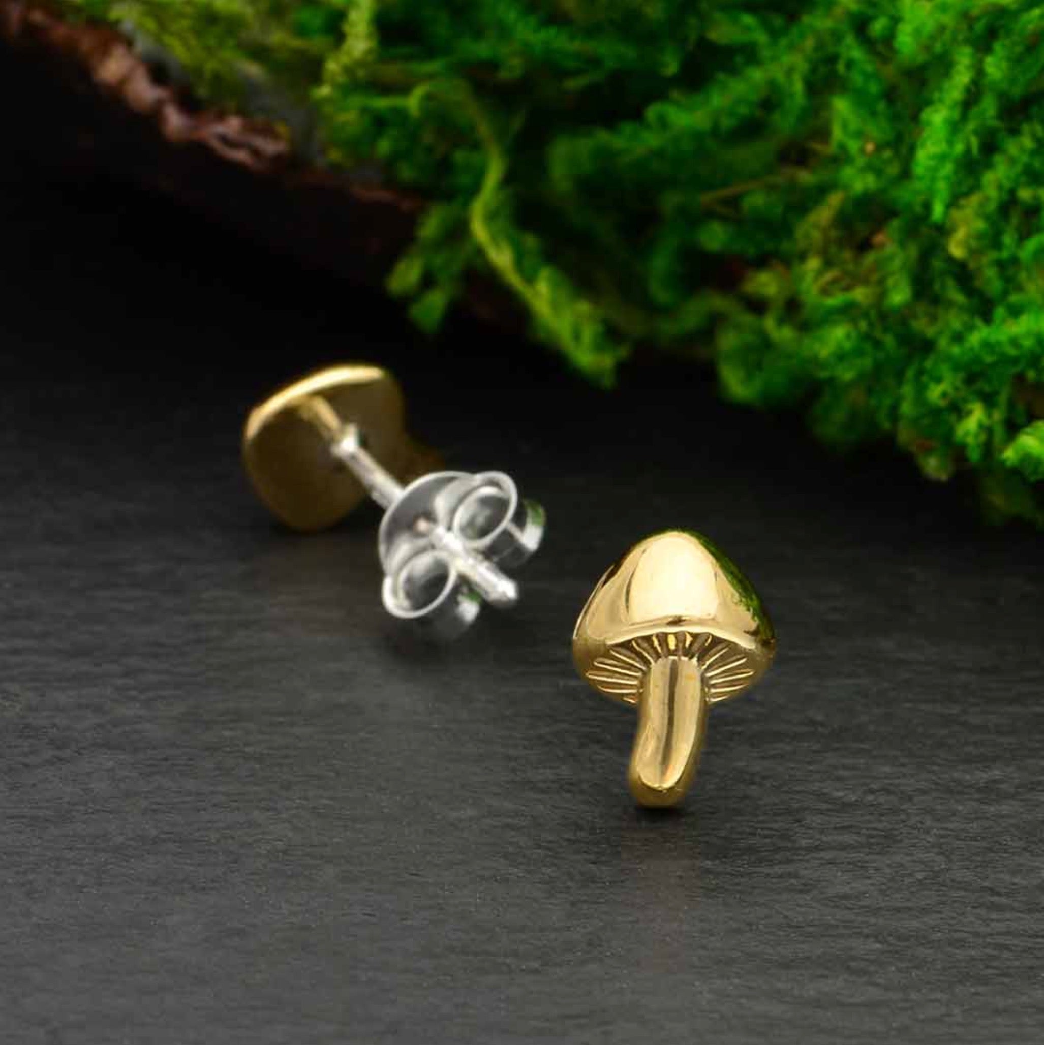 •LIL' MUSHROOM• bronze stud earrings