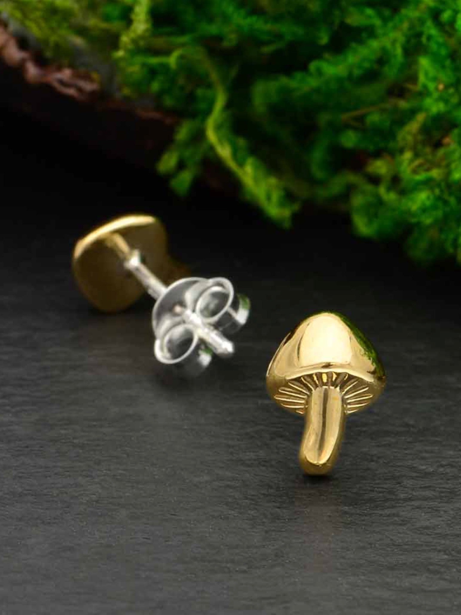 •LIL' MUSHROOM• bronze stud earrings