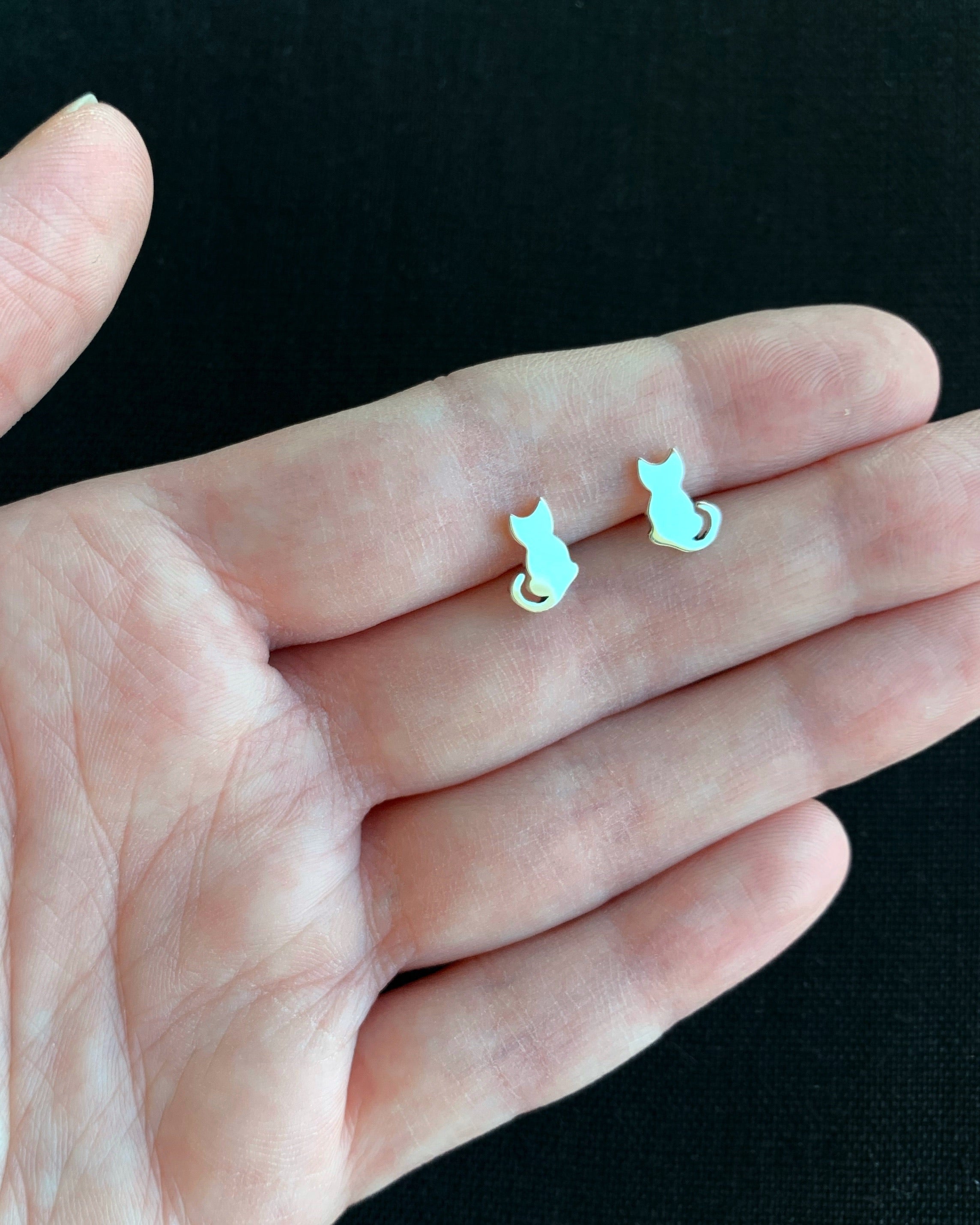 •SITTING CAT• recycled silver stud earrings