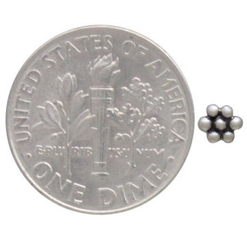 •7 DOT FLOWER• silver stud earrings