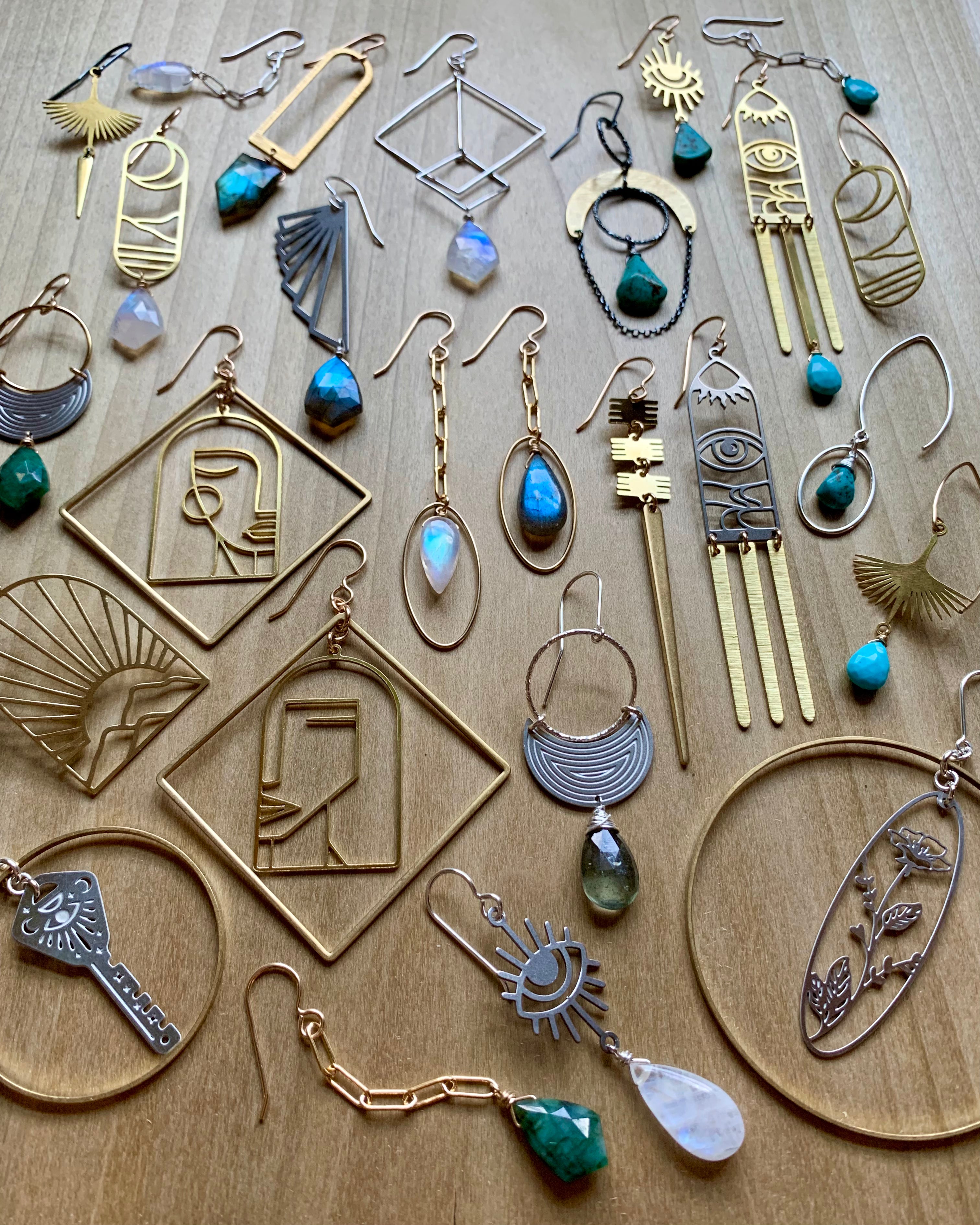 •LINKED• emerald + gold dangle earrings