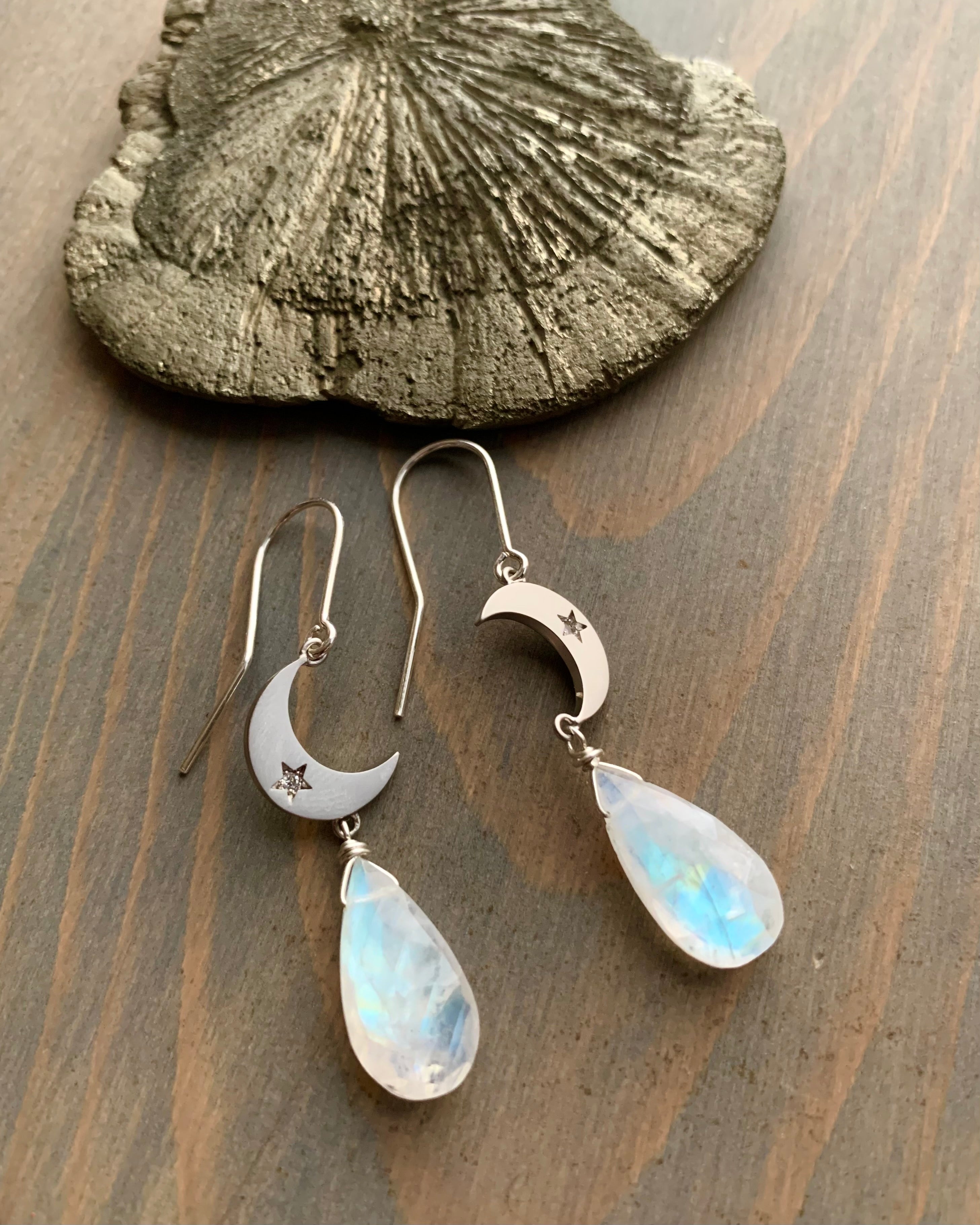 • MOON GUIDE • rainbow moonstone silver earrings