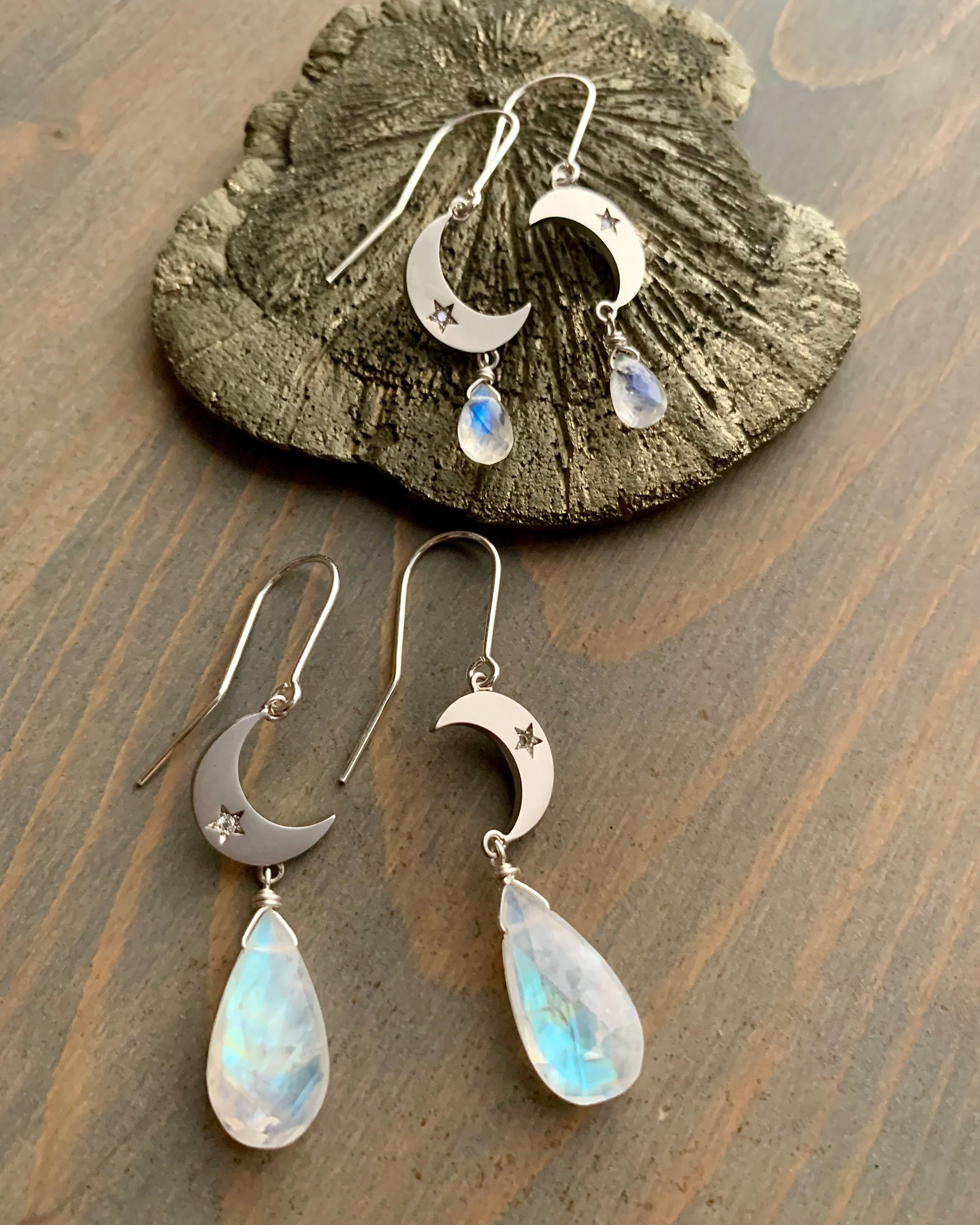 • MOON GUIDE • rainbow moonstone silver earrings