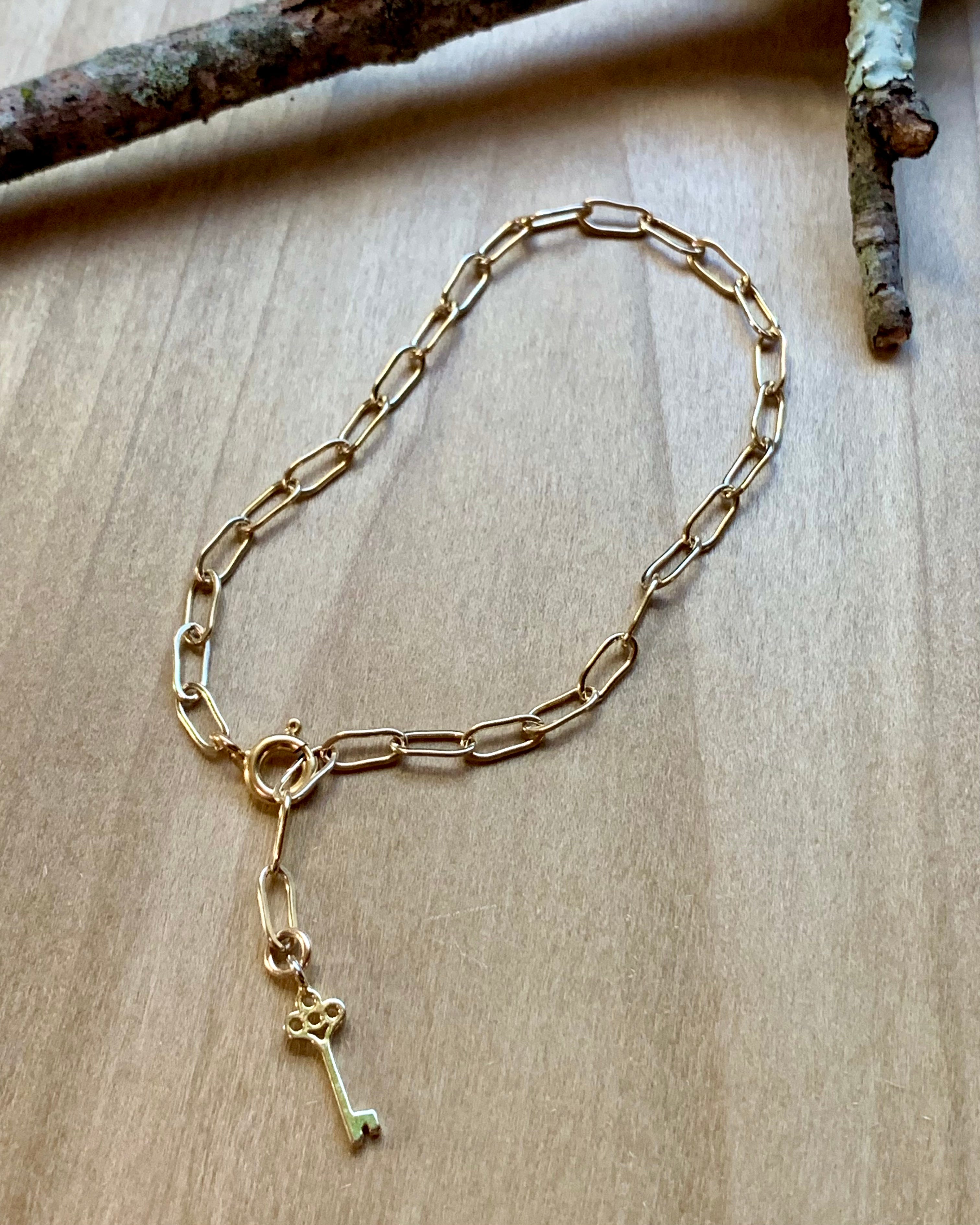 • TREASURE • gold key linked bracelet