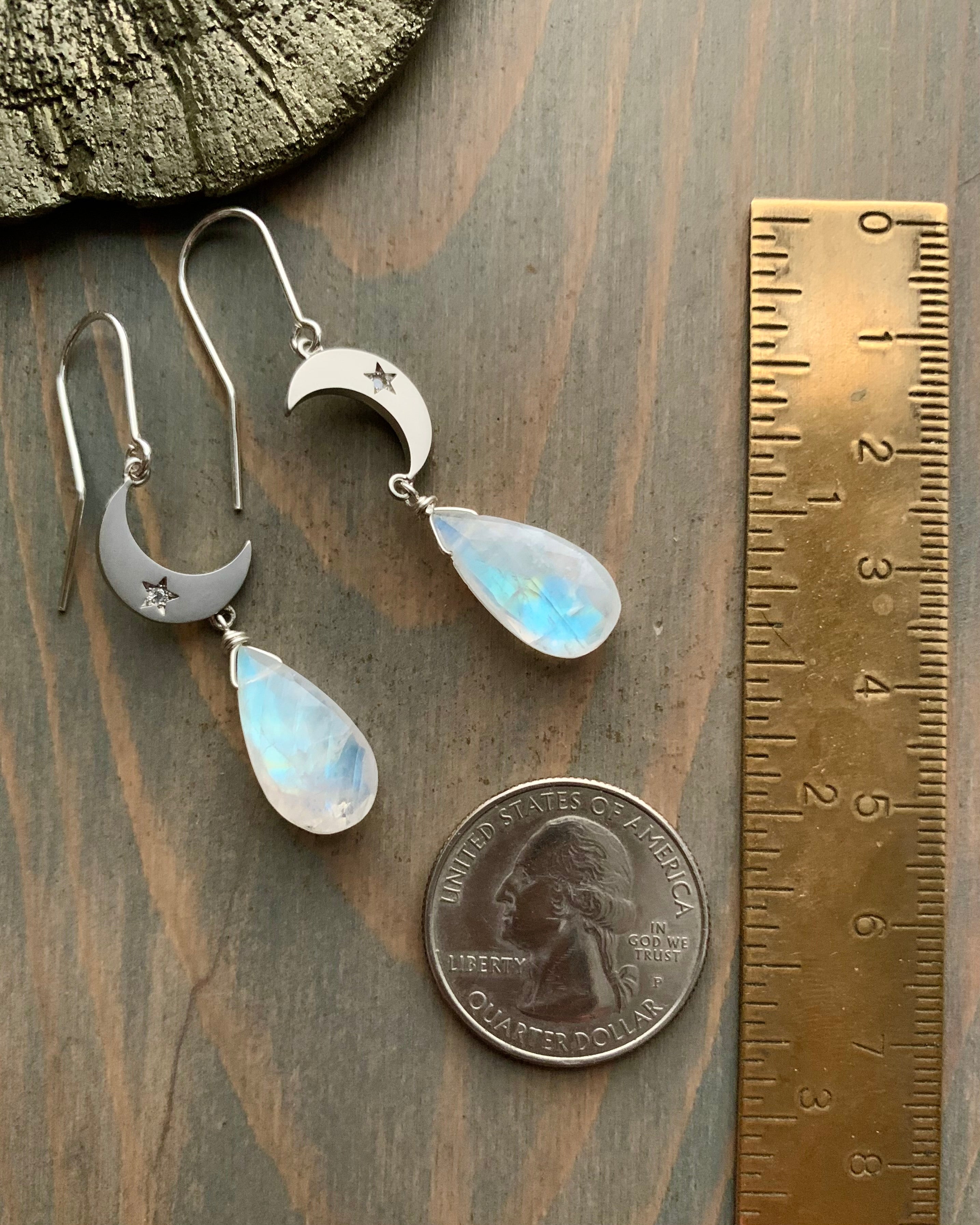 • MOON GUIDE • rainbow moonstone silver earrings