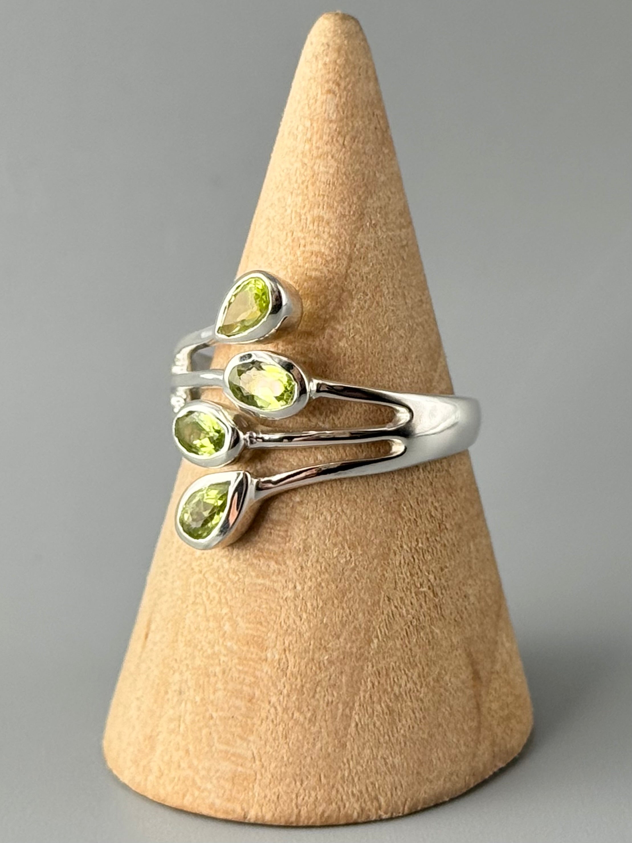 •PERIDOT - QUARTET• split band silver ring (various sizes)