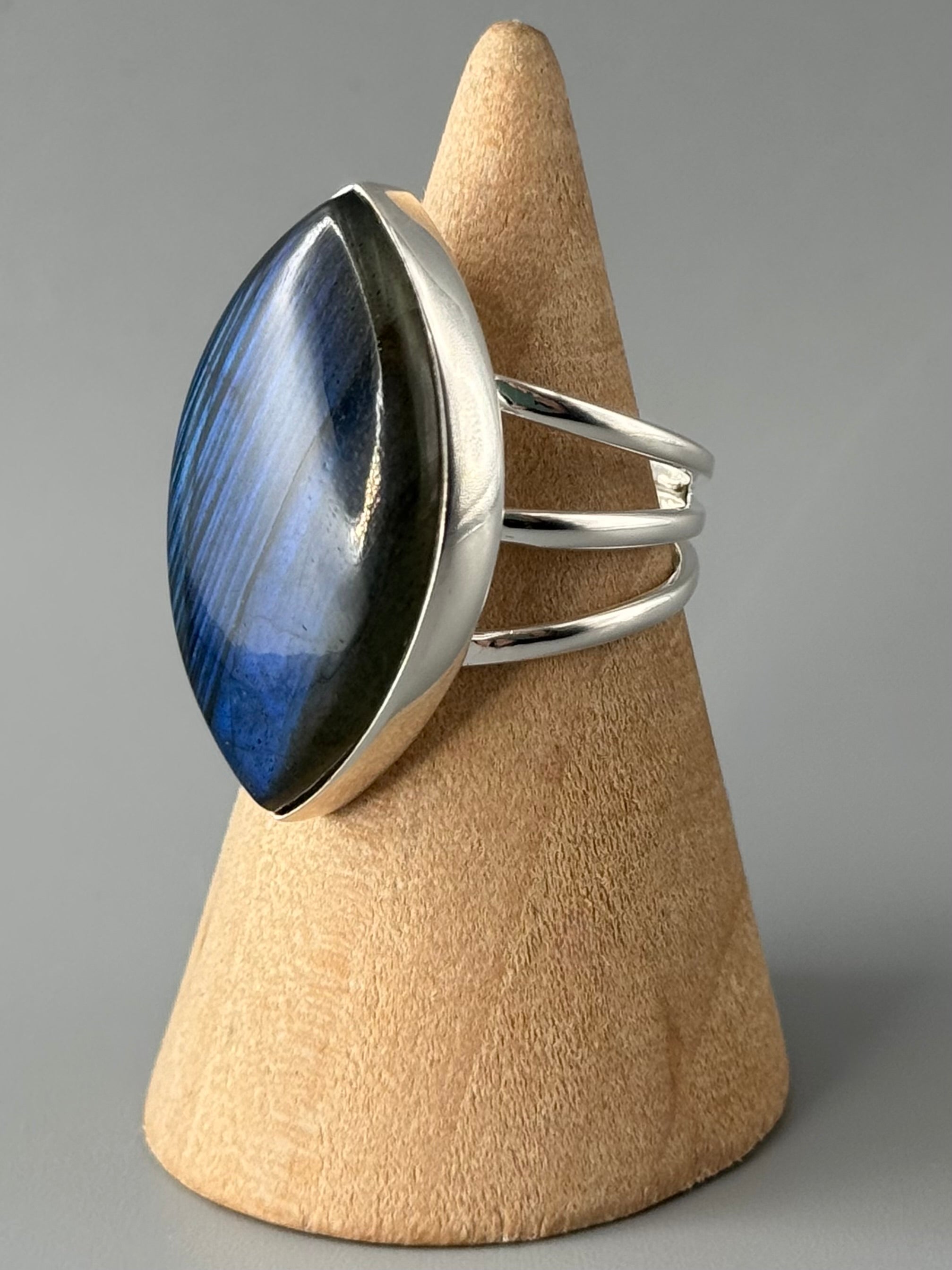 •LABRADORITE - MARQUISE• split band silver ring (size 7)