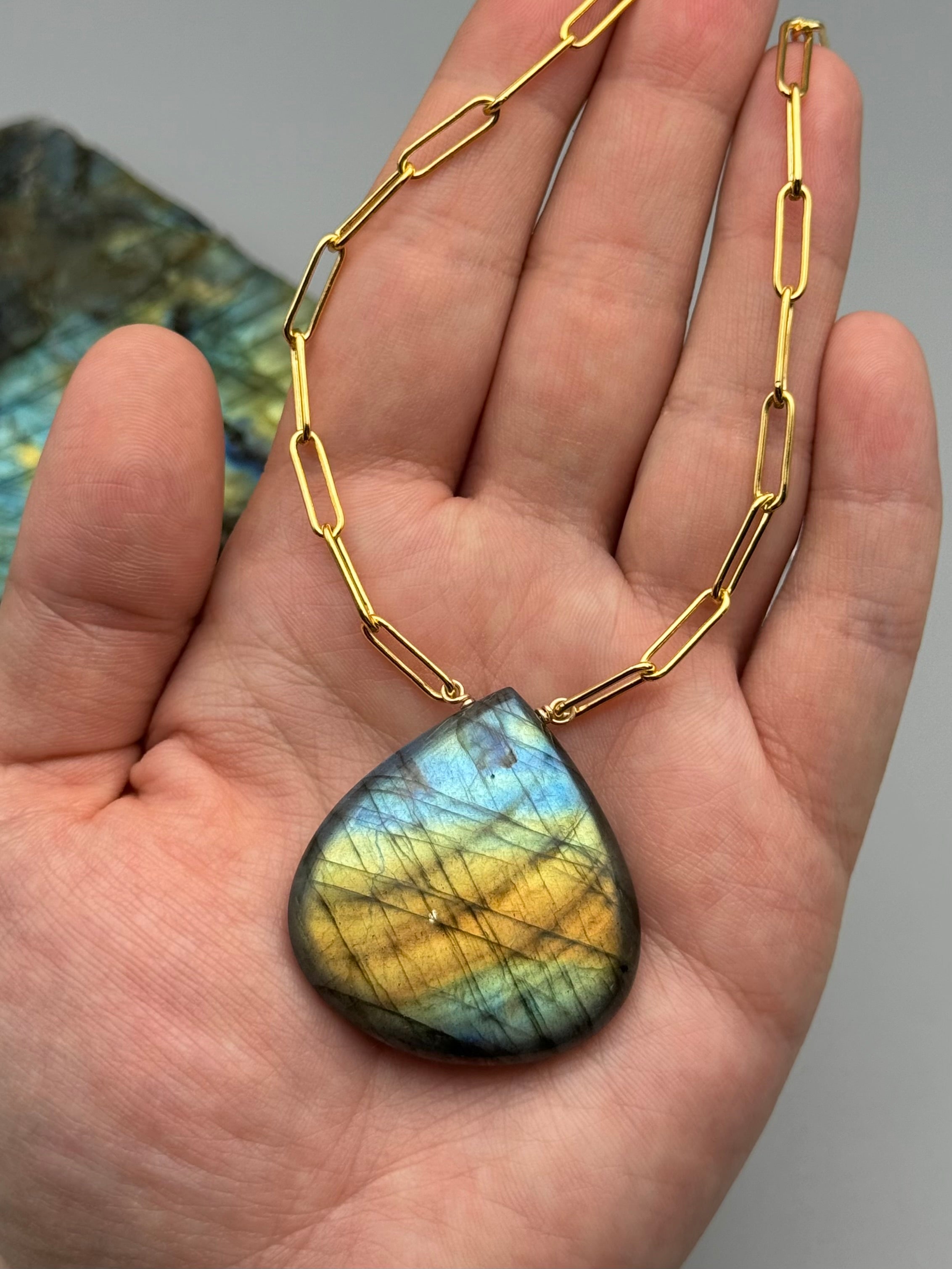 •AEON• labradorite + gold necklace (18"-20" long)