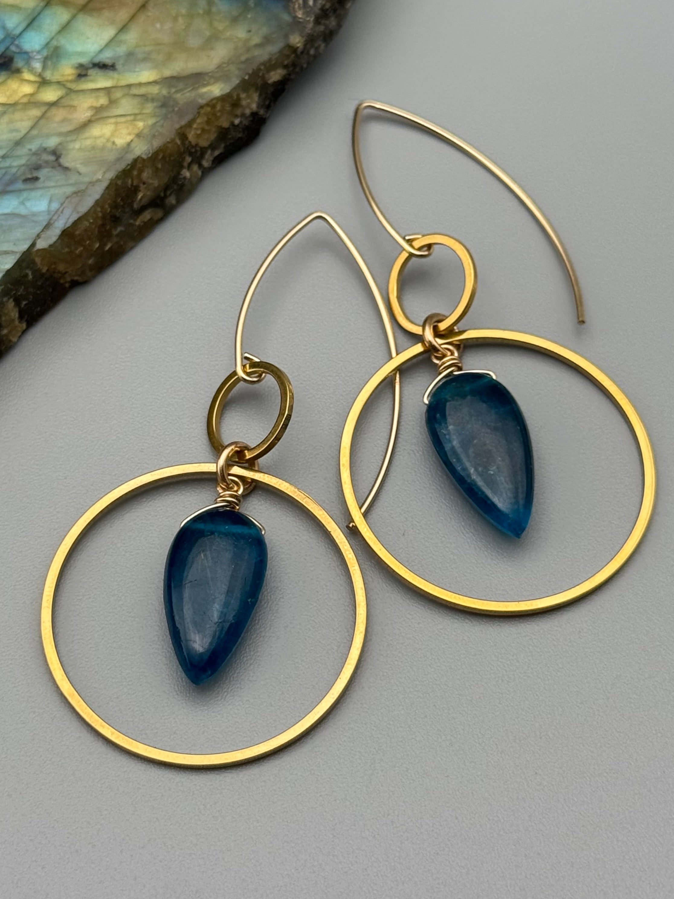 •EQUA LUNA• apatite + gold earrings