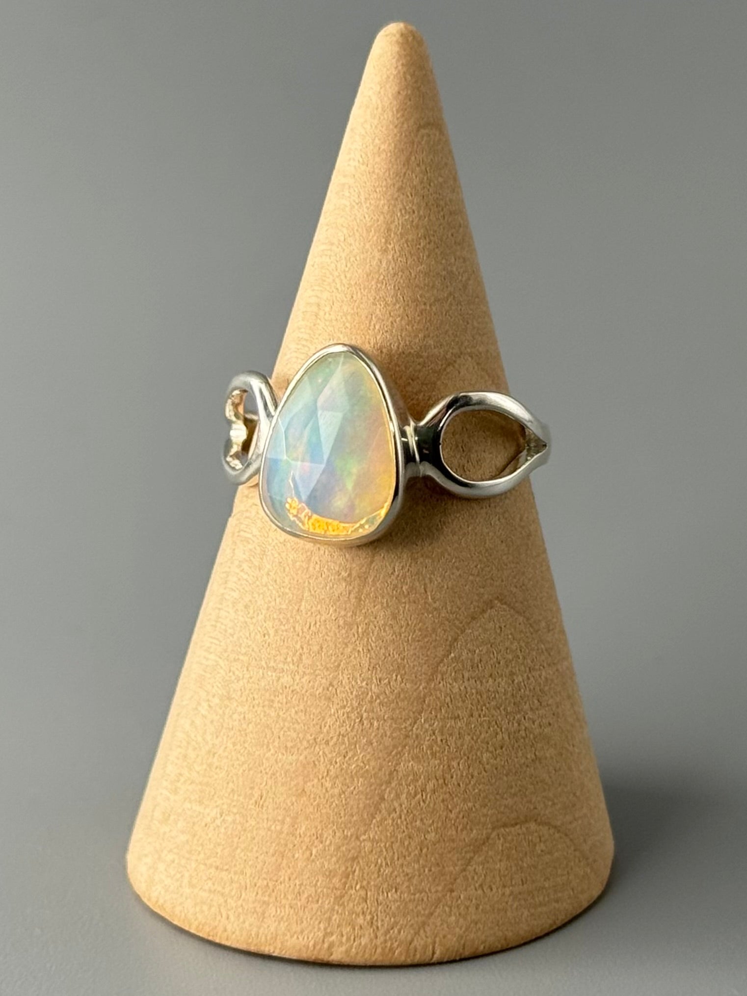 •FACETED ETHIOPIAN OPAL - DROPLETS• silver ring (size 7)