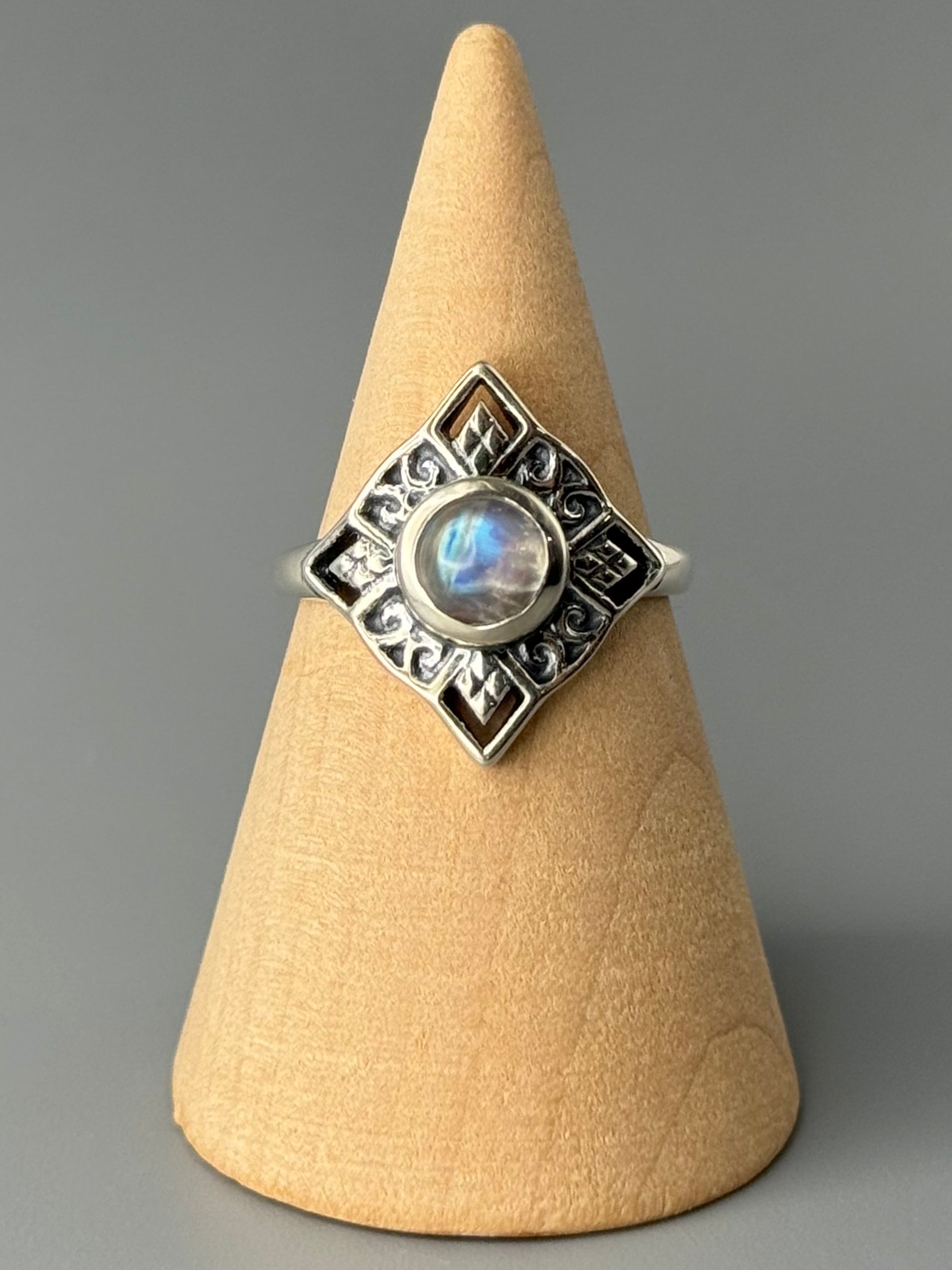 •RAINBOW MOONSTONE - CITADEL• decorative band silver ring (size 6.75)