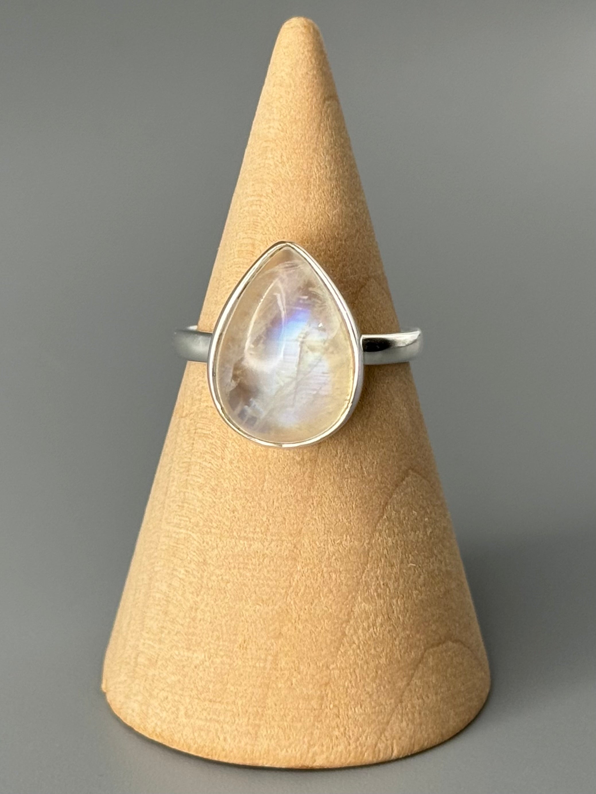 •RAINBOW MOONSTONE - SMALL TEAR - 2• simple bezel silver ring (size 6)
