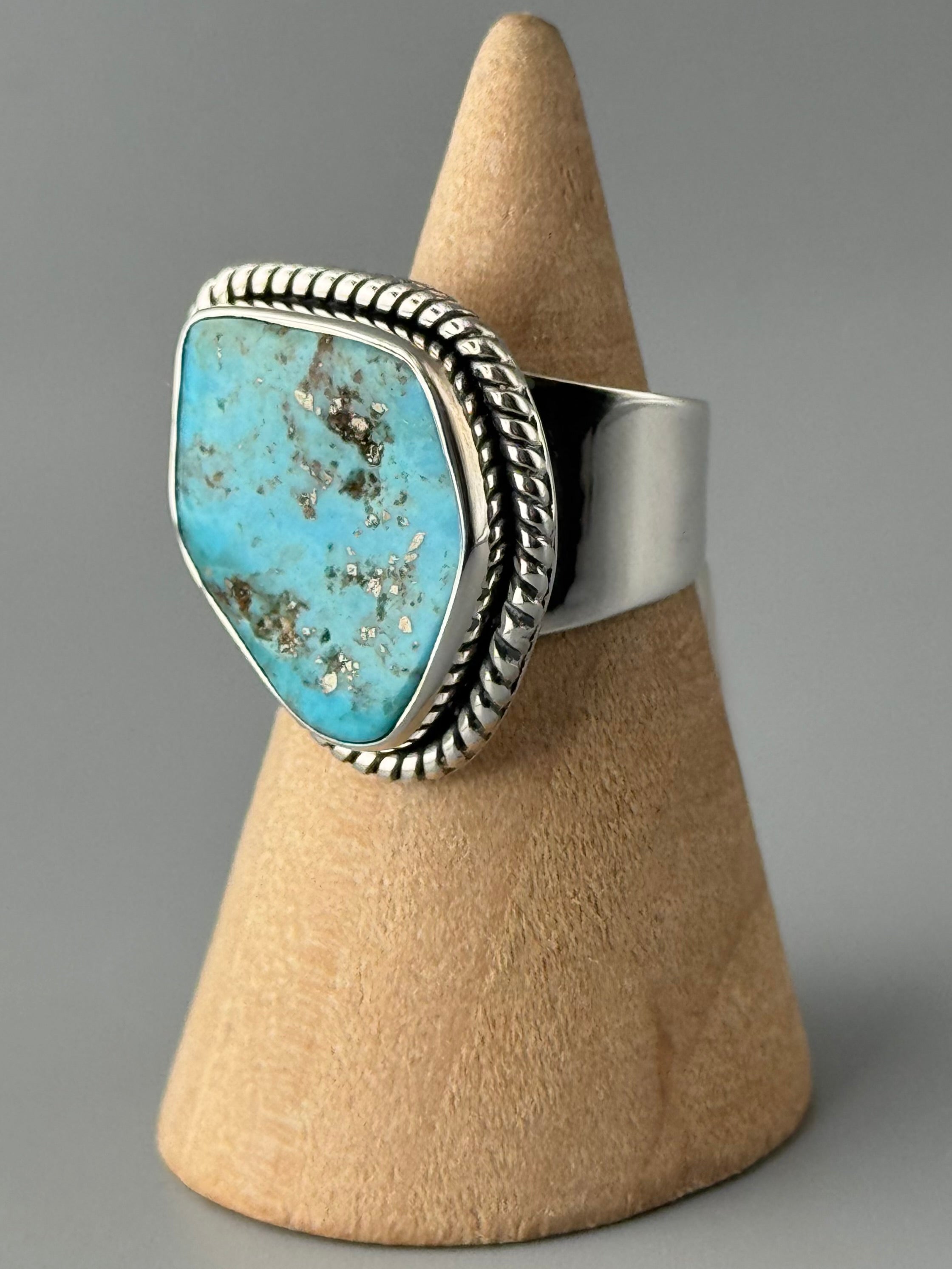 •ARIZONA TURQUOISE - FREEFORM• tapered band silver ring (size 6)