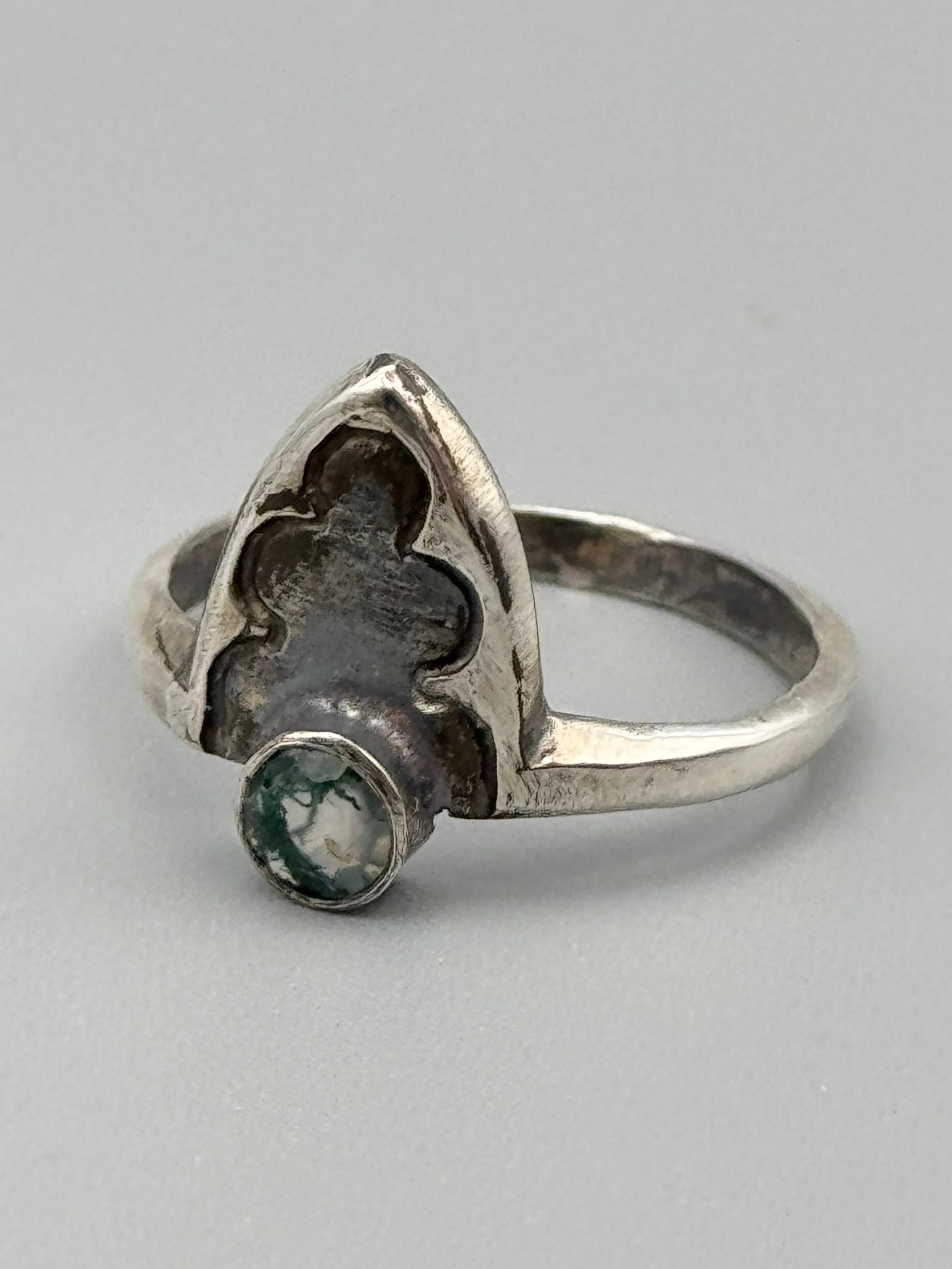 •LIL' GOTHIC ARCH• moss agate + silver ring (size 6.5)