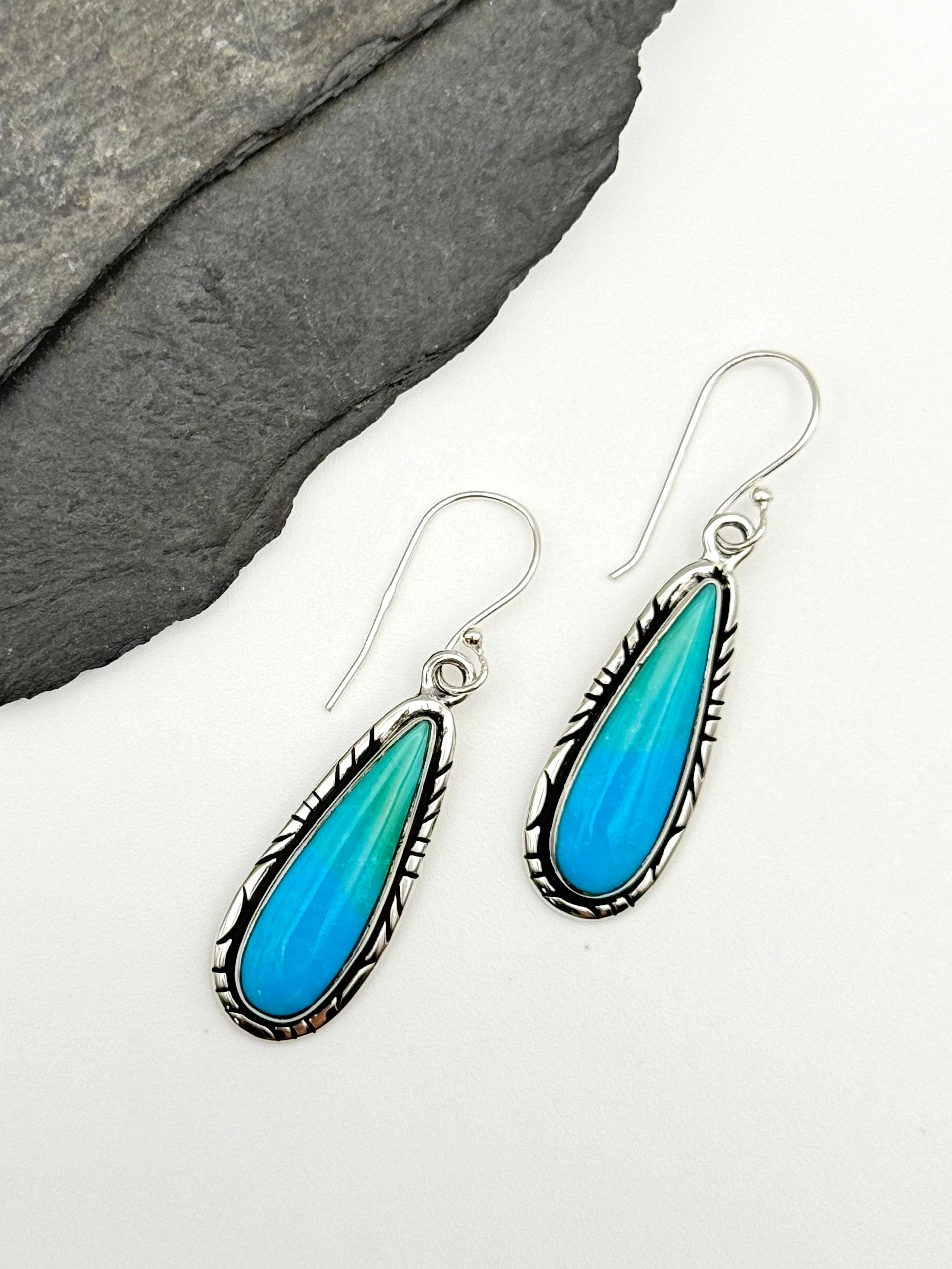 •KINGMAN TURQUOISE TEARDROP - 1• Navajo silver dangle earrings