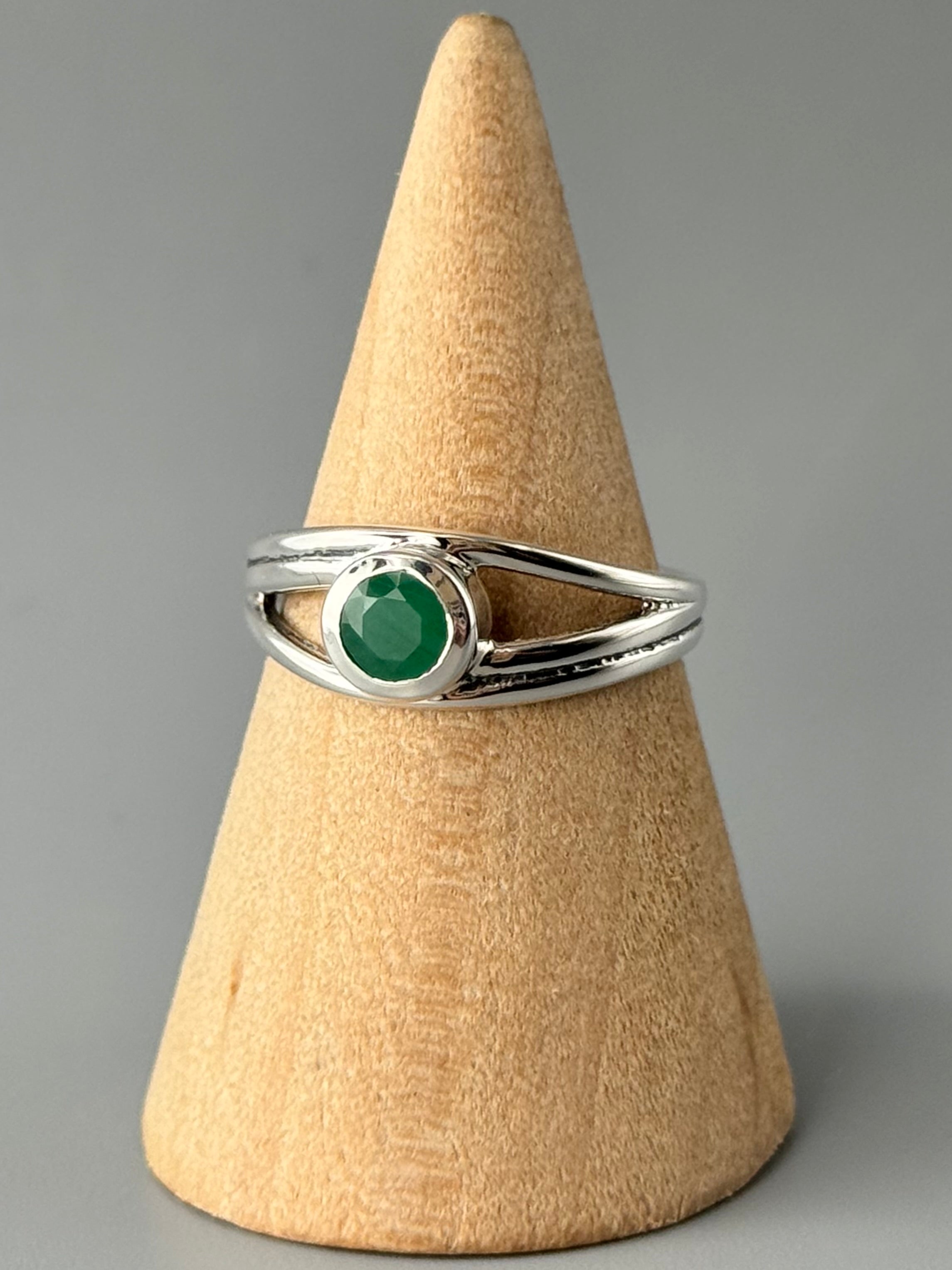 •EMERALD - ROUND• split band silver ring (various sizes)