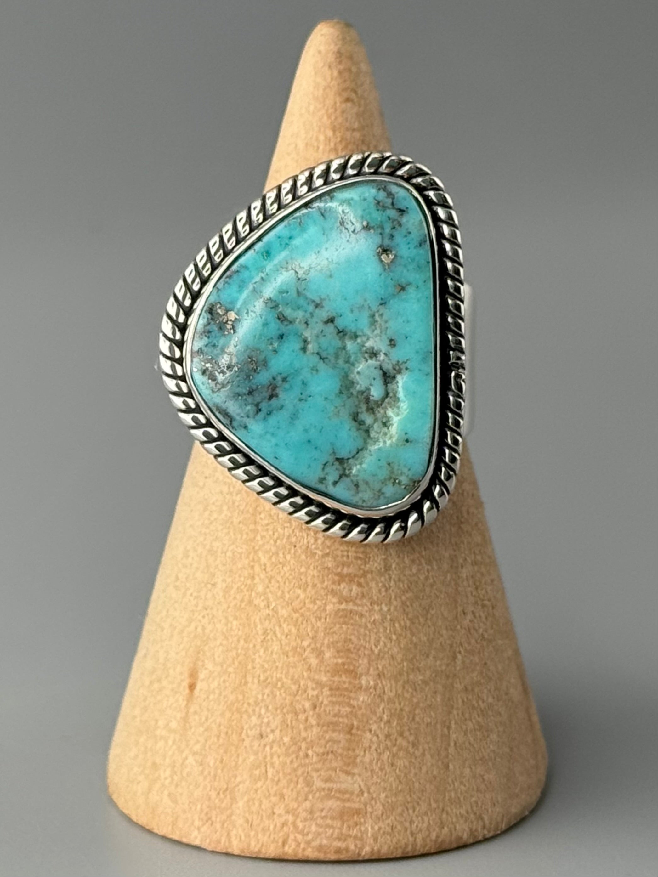 •ARIZONA TURQUOISE - SOFT TRIANGLE• tapered band silver ring (size 7)