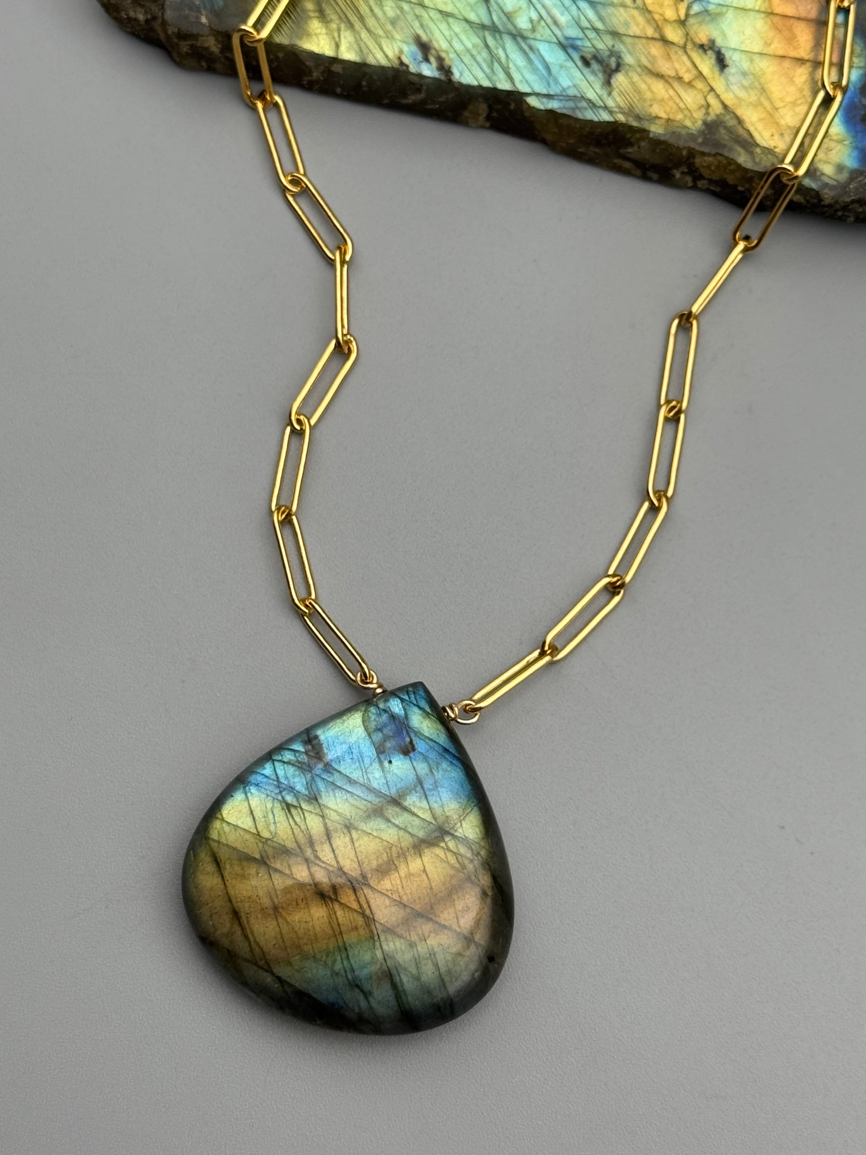 •AEON• labradorite + gold necklace (18"-20" long)