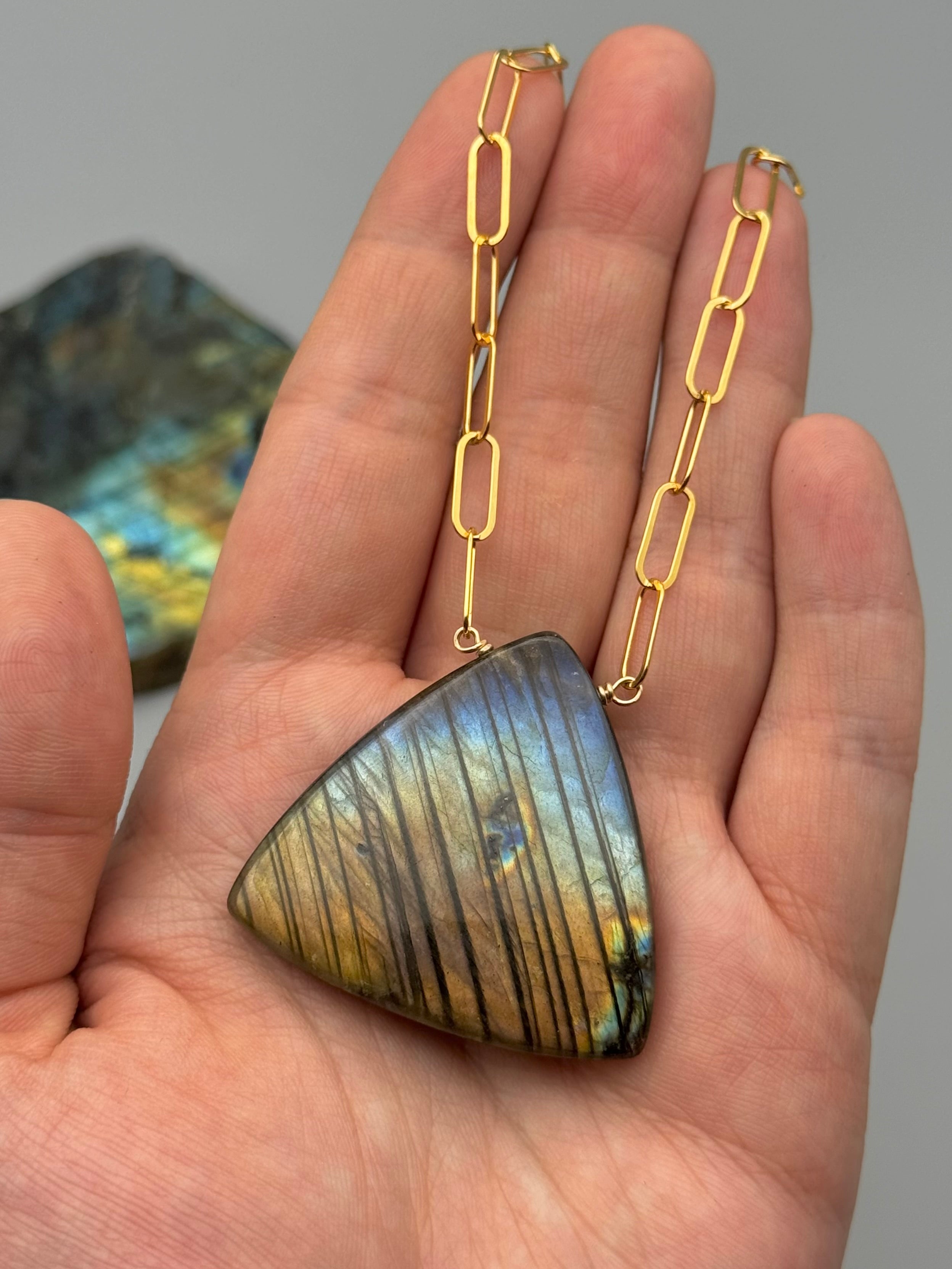 •AEON• labradorite + gold necklace (18"-20" long)