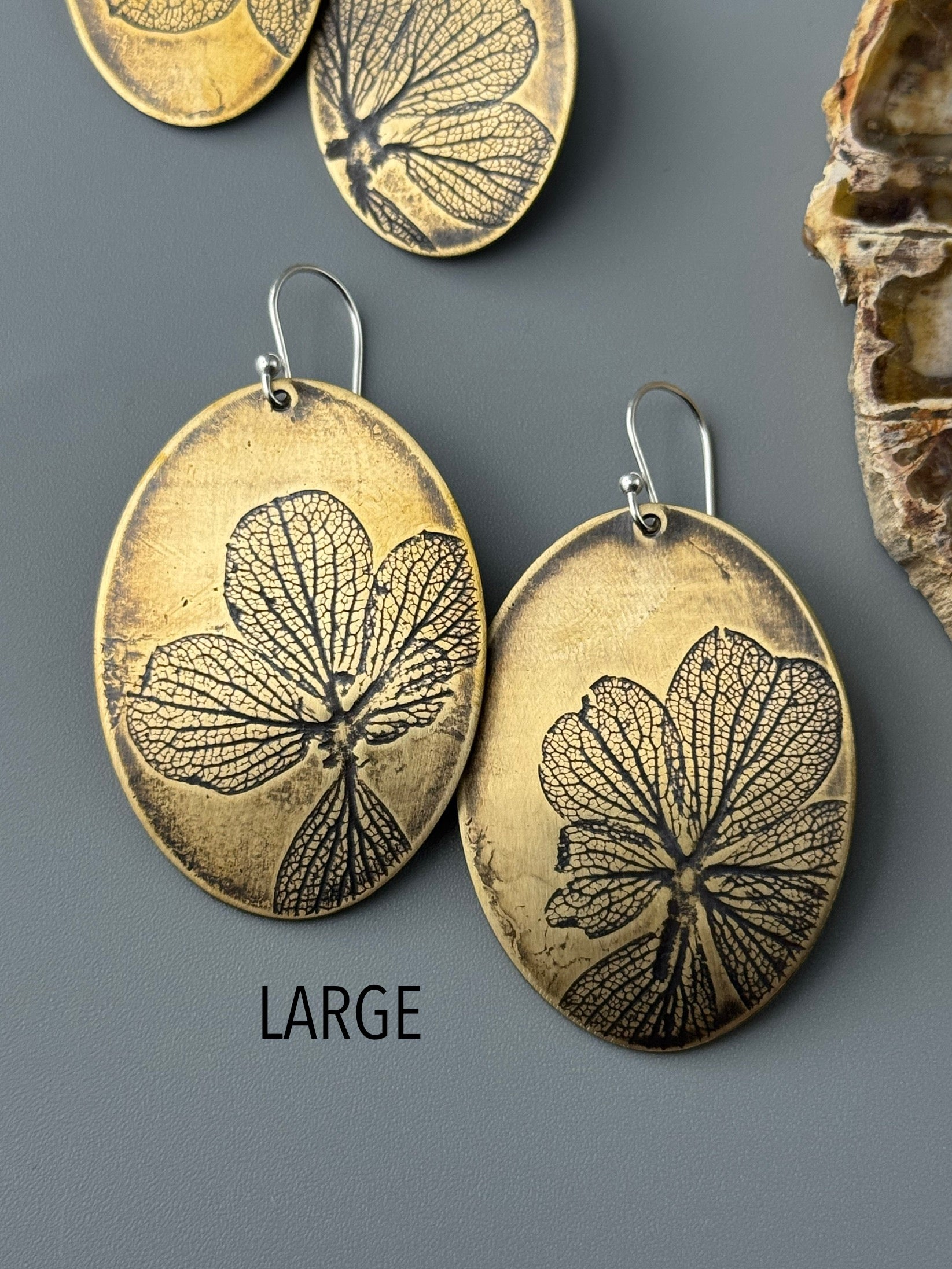 •HYDRANGEA OVOID• mixed metal dangle earrings