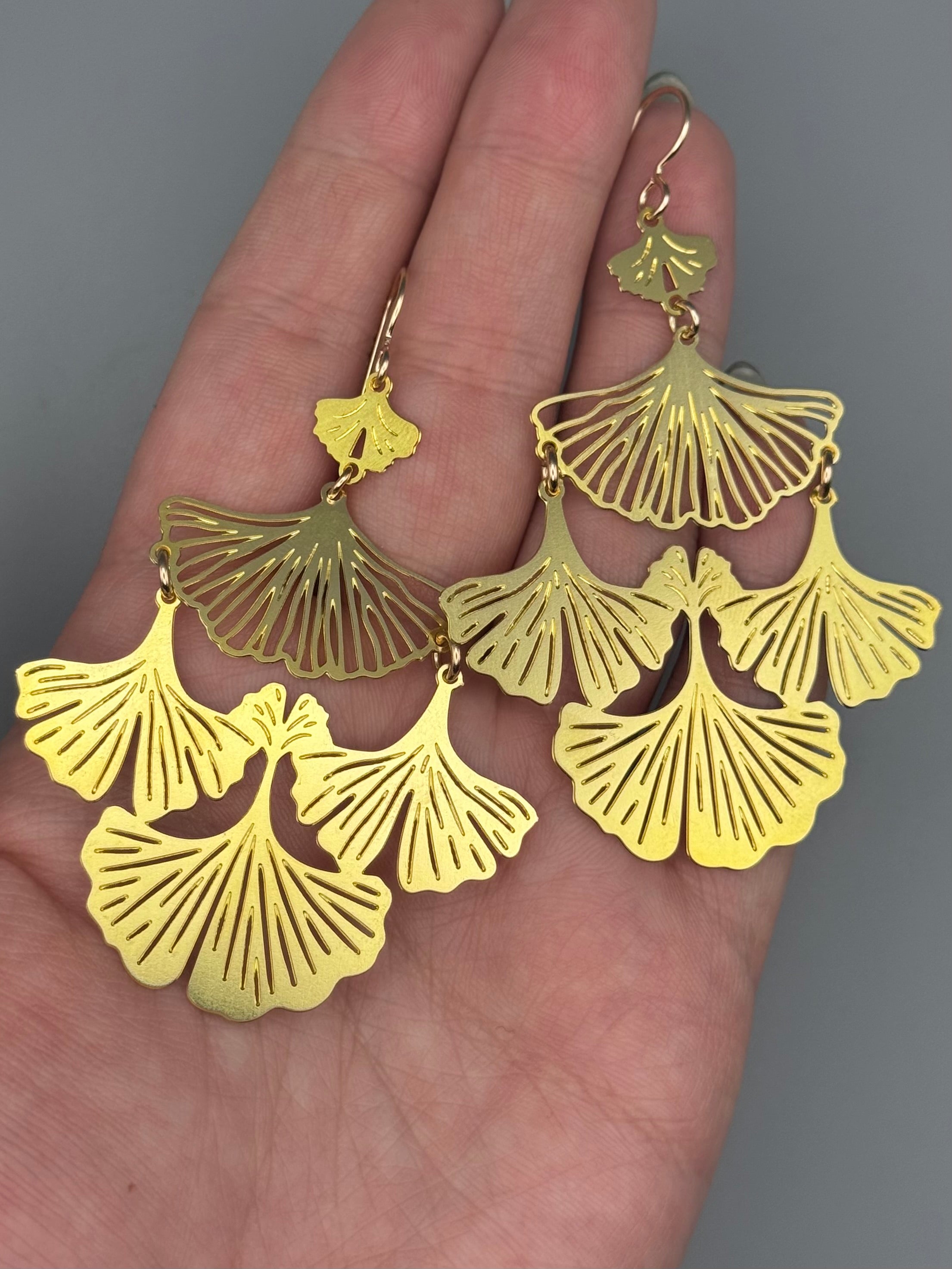 •10 GINKGO• gold dangle earrings
