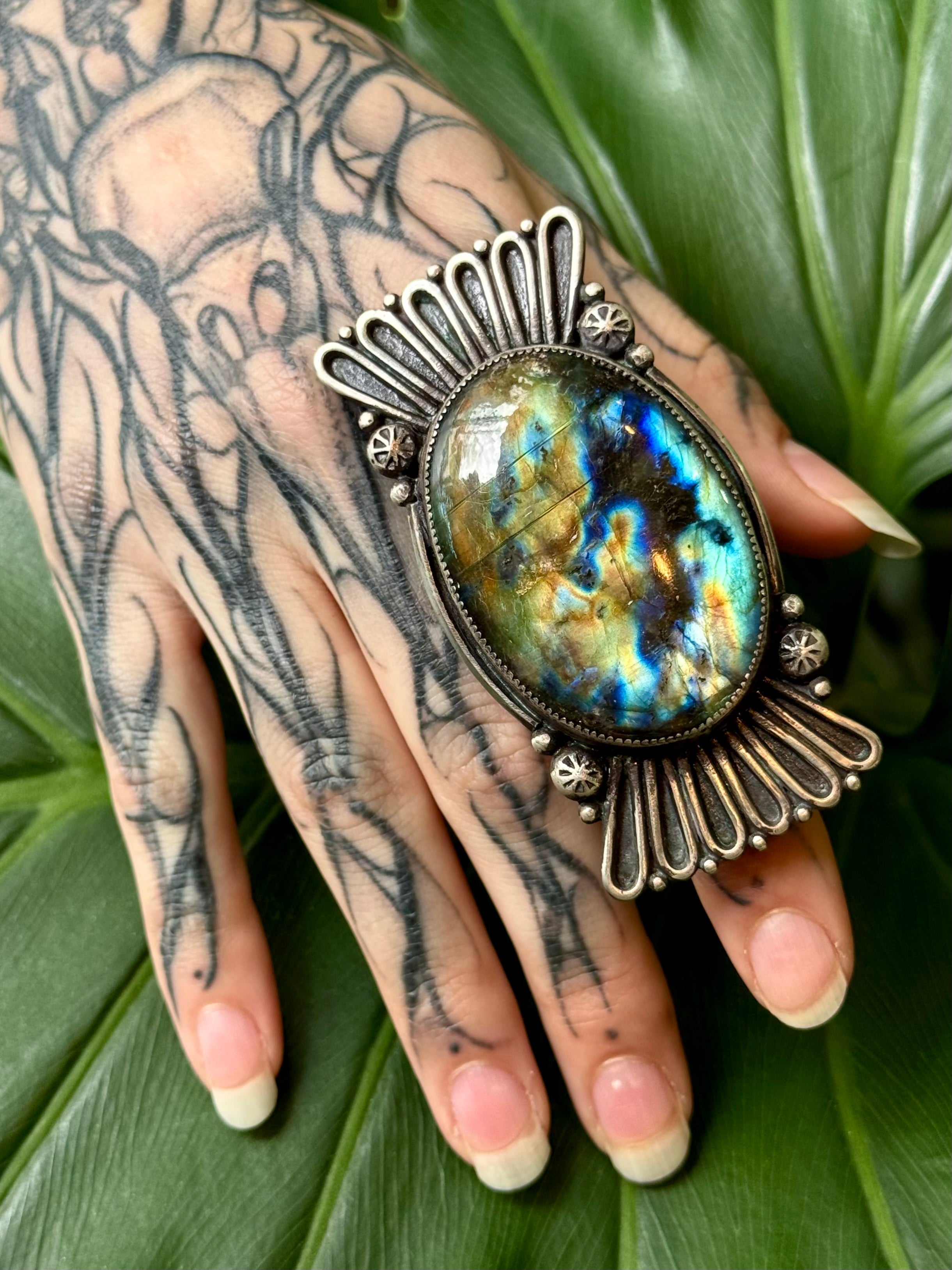 •NOUVEAU NECTAR• labradorite + silver ring (size 8.5)