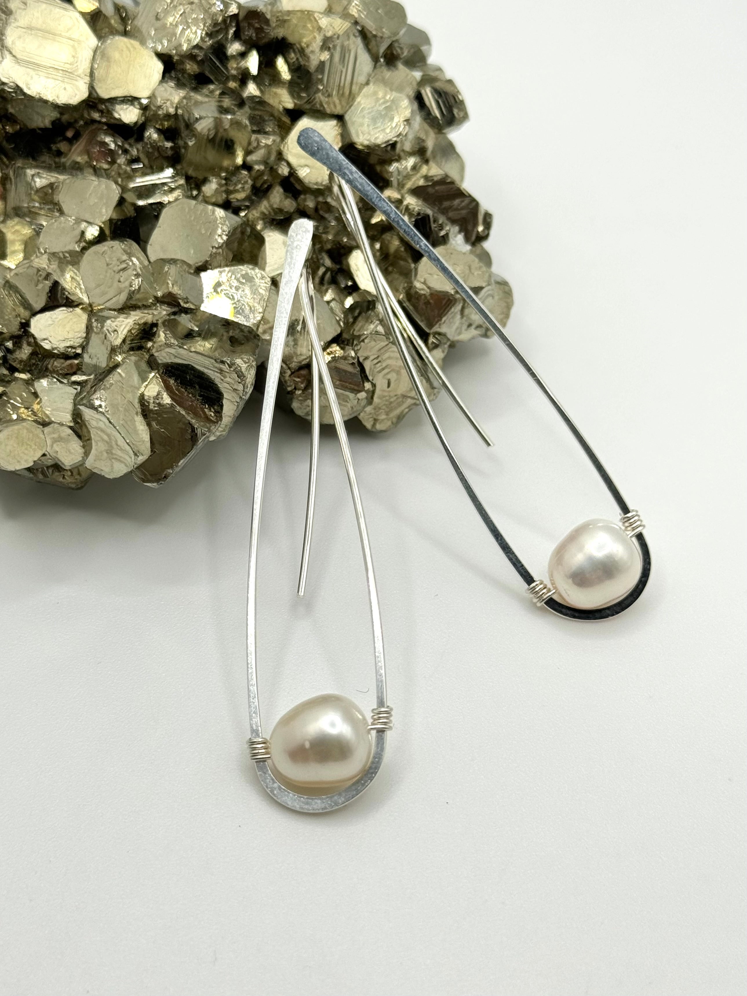 •DEEP DROP THREADER• pearl + silver earrings