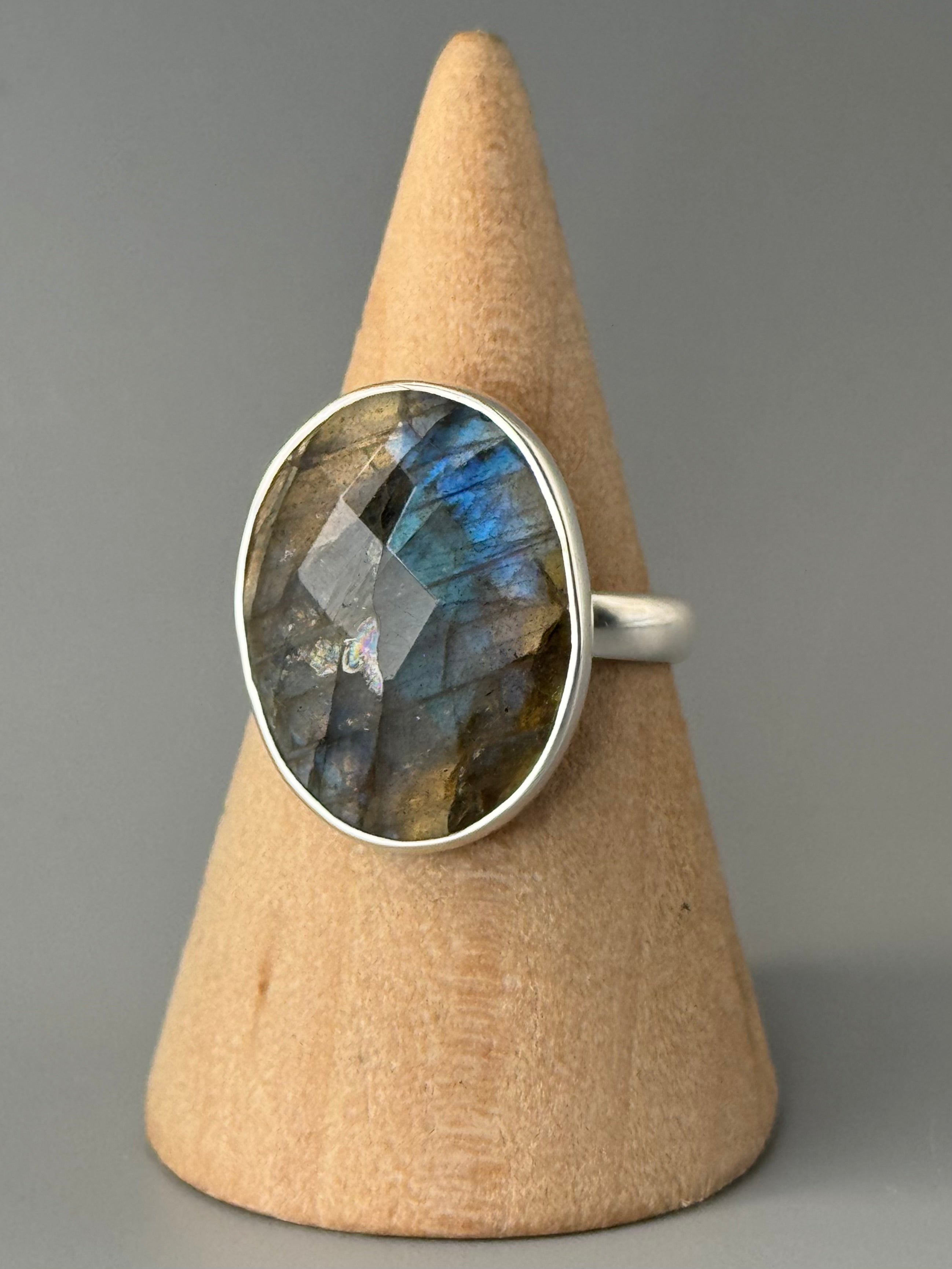 •LABRADORITE - FACETED OVAL• sterling silver ring (size 9)
