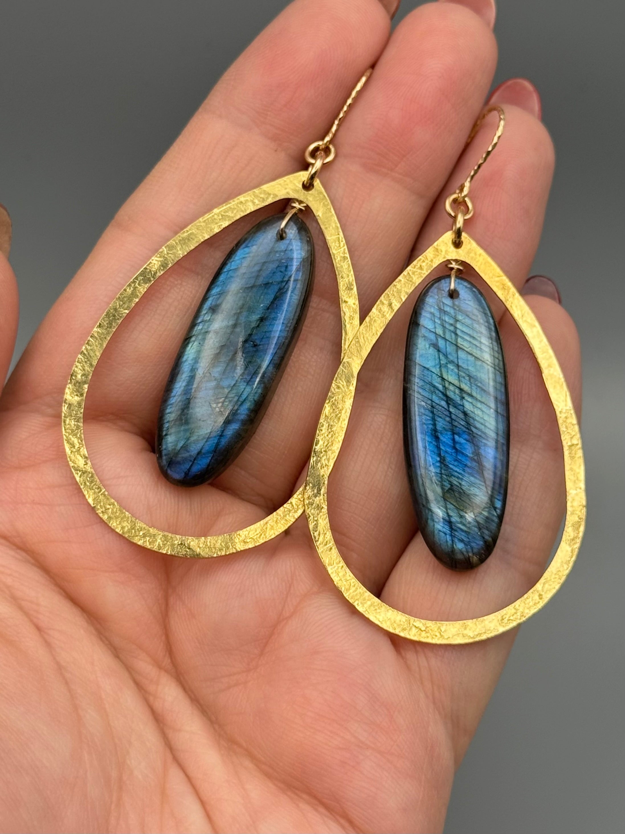 •DRIP DROP• labradorite oval + gold earrings