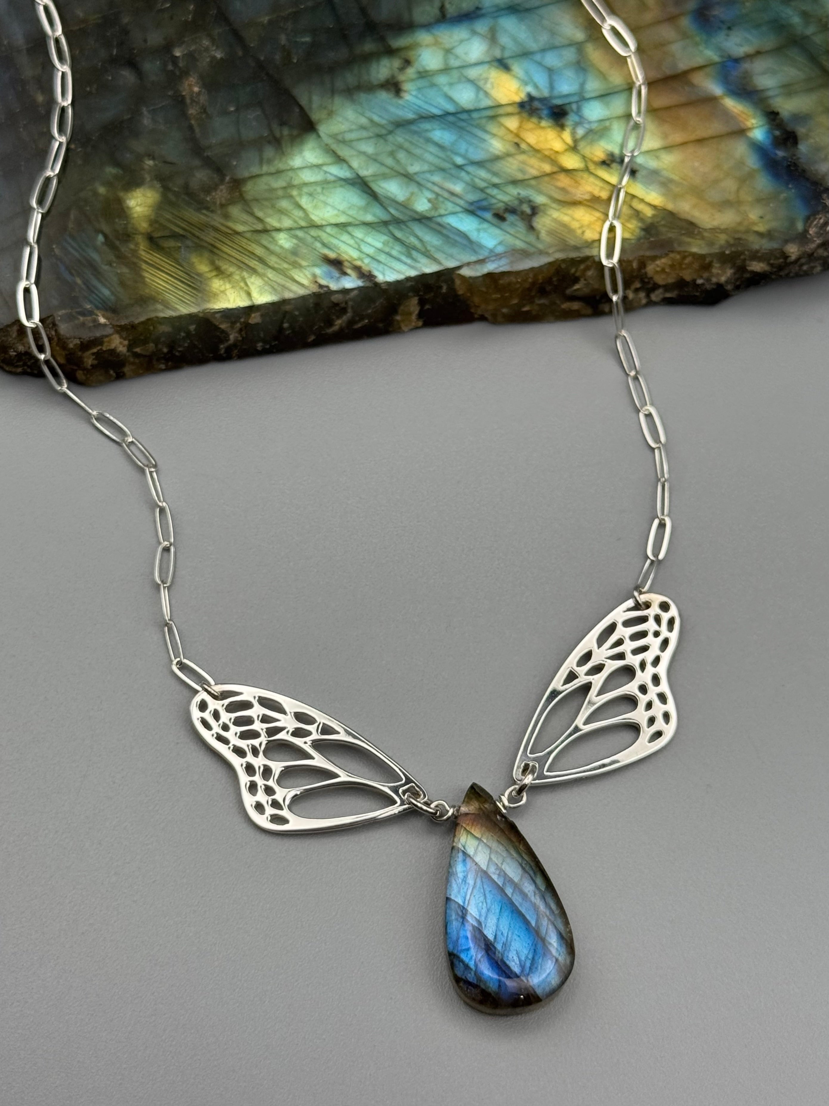 •METAMORPH• labradorite tear + silver necklace (16"-18" long)