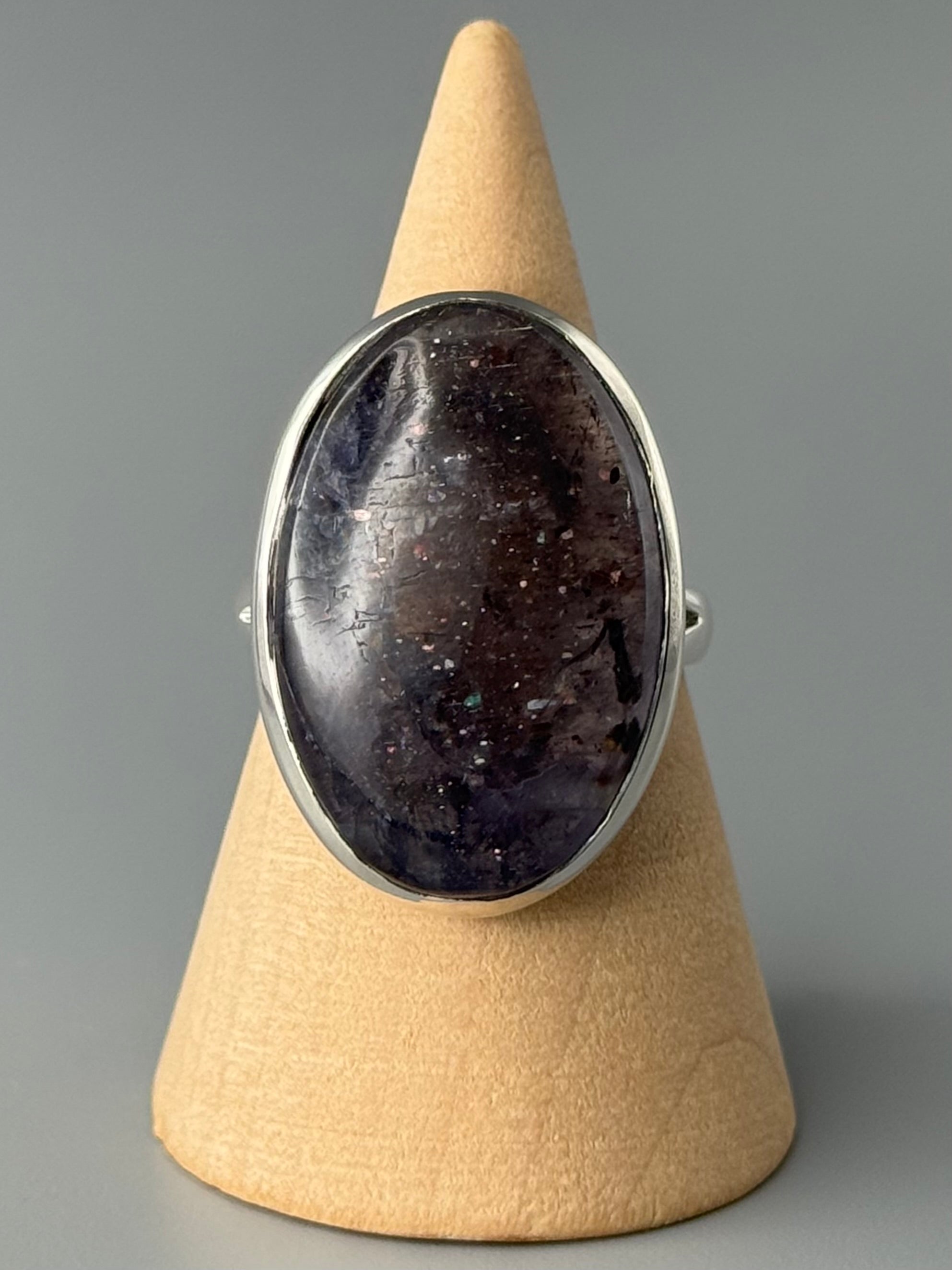 •IOLITE SUNSTONE - OVAL• split band silver ring (size 9.25)