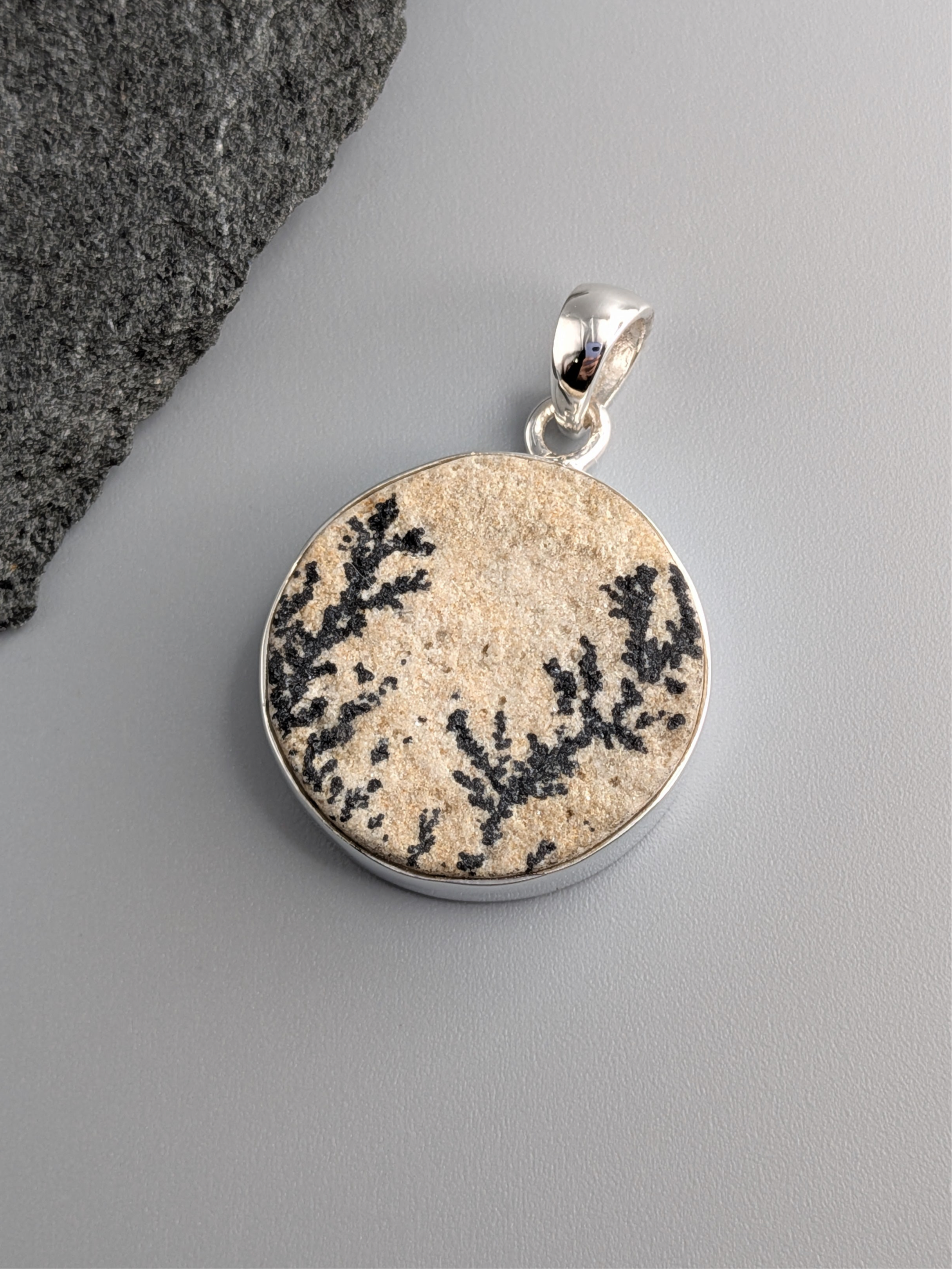 •DENDRITIC SANDSTONE - ROUND• sterling silver pendant