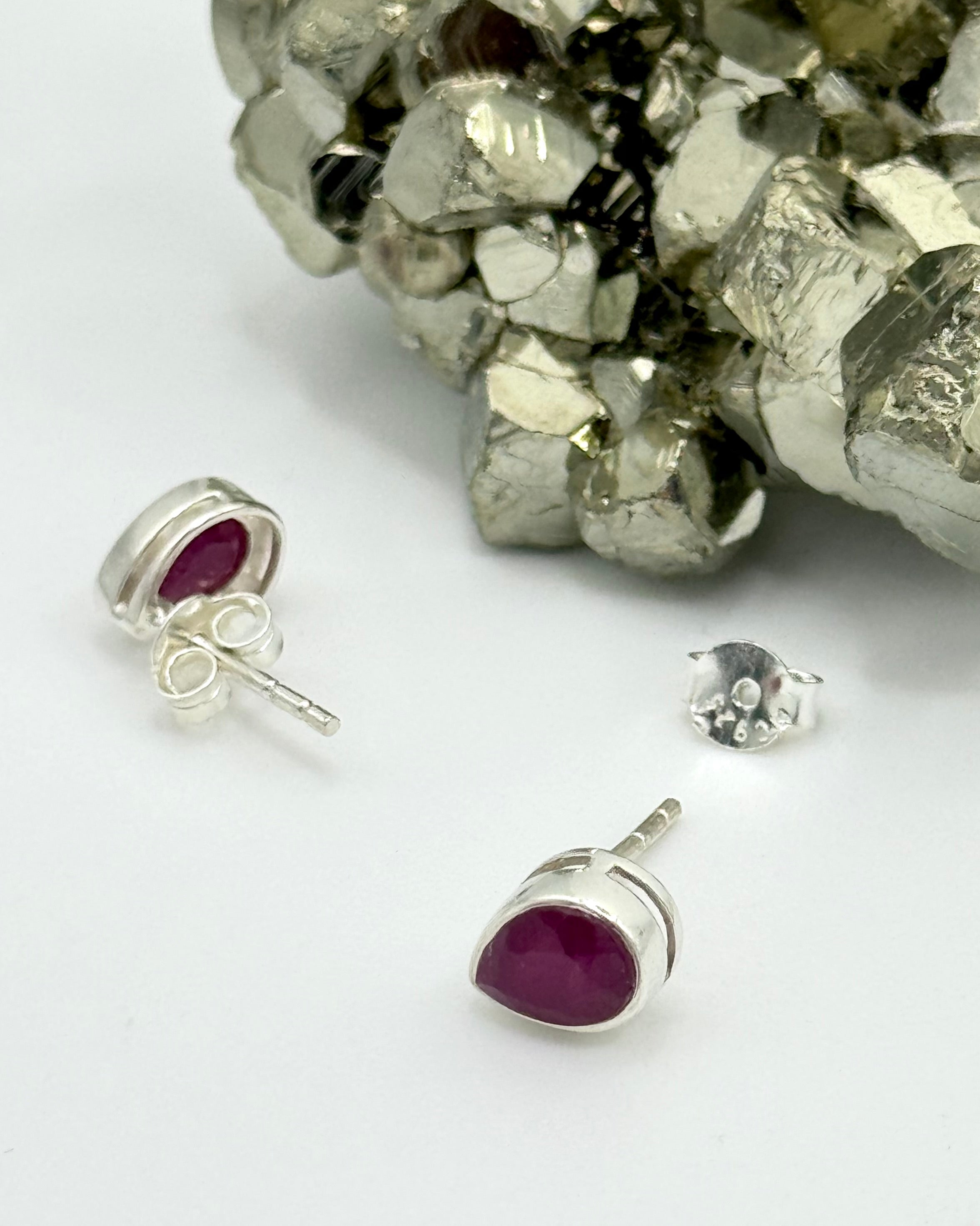 •FACETED RUBY - LIL' TEARDROP• silver bezel set stud earrings