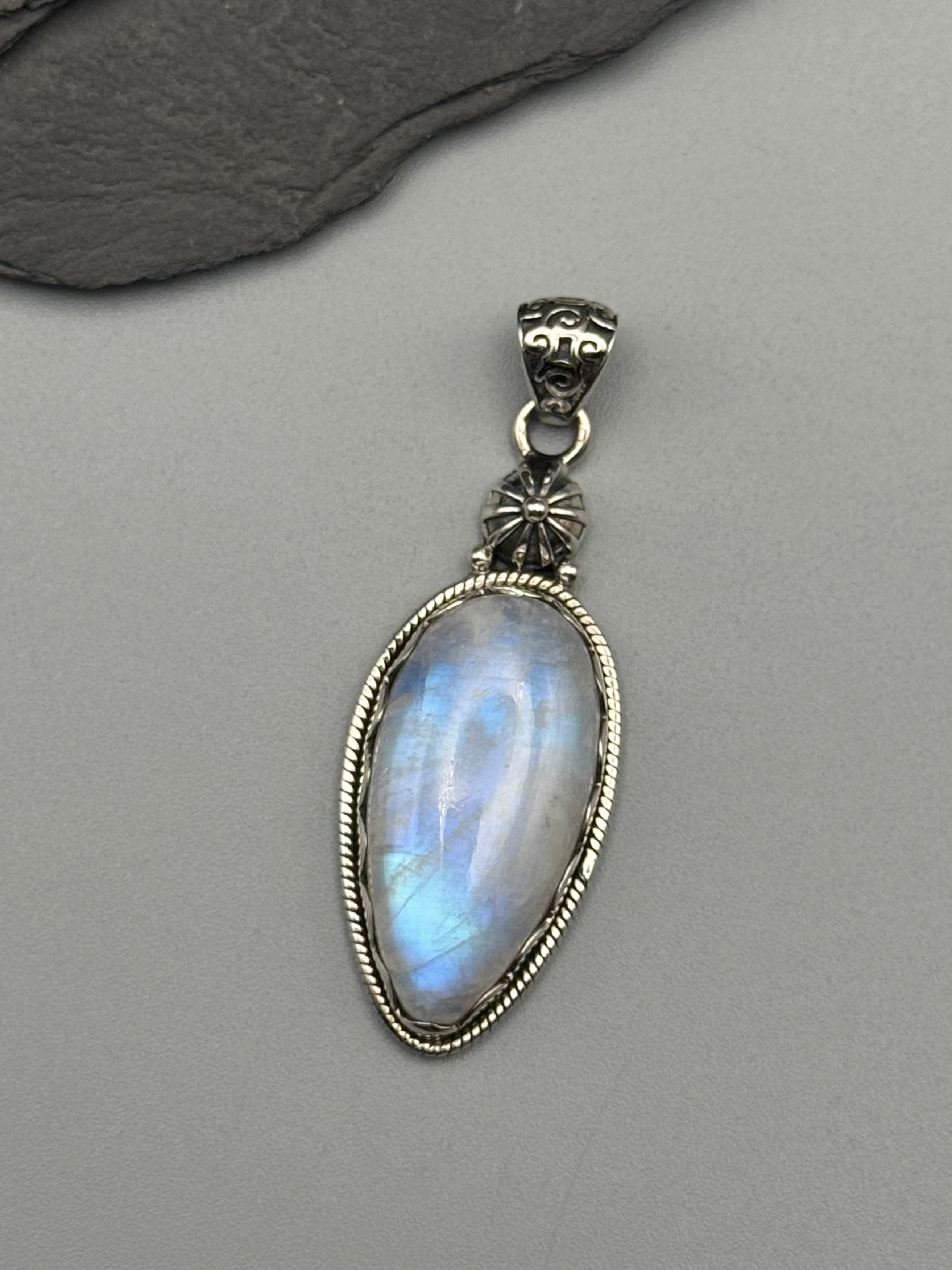 •RAINBOW MOONSTONE - SCALLOPED SPEAR TEAR - 1• sterling silver pendant