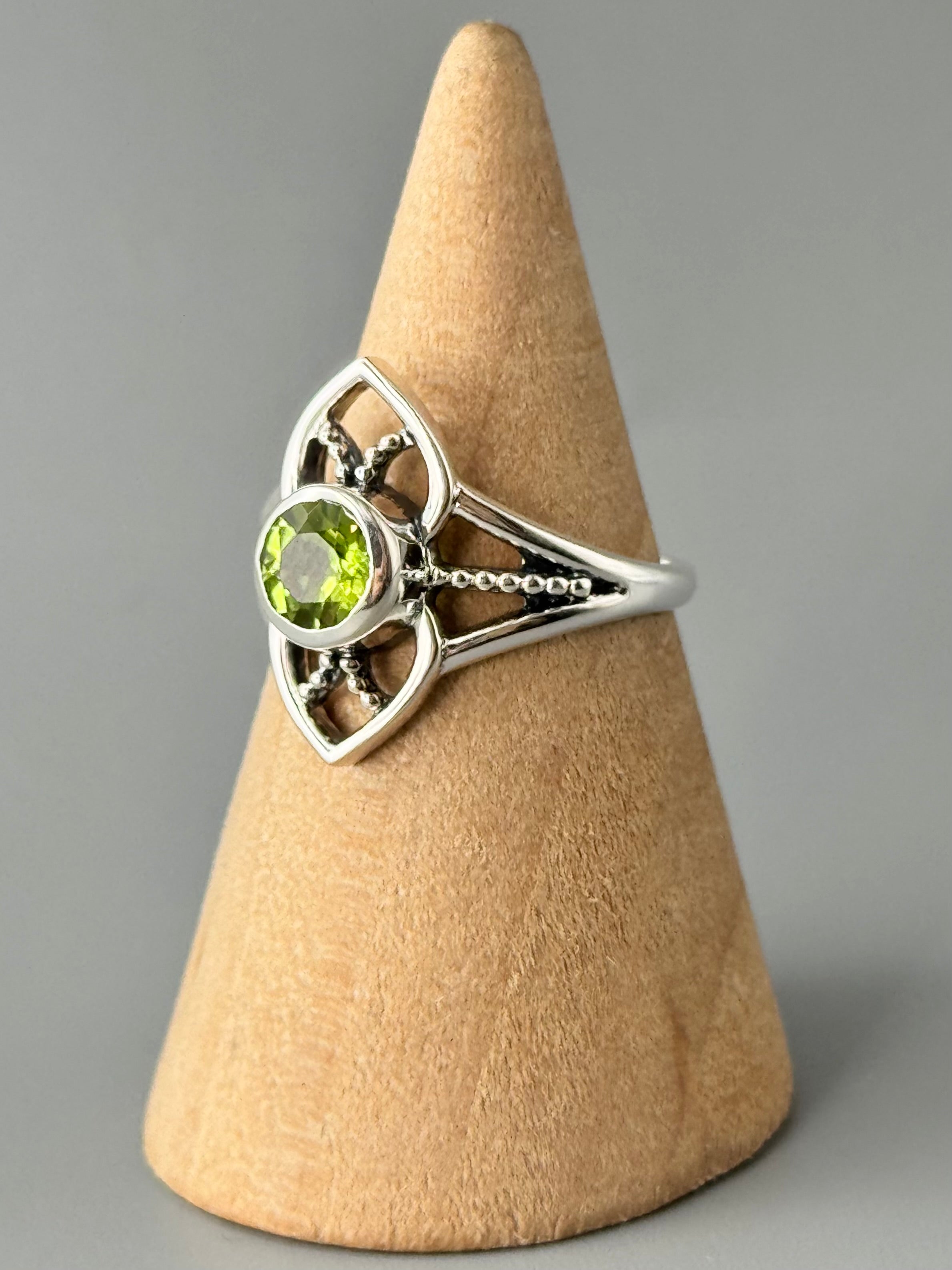 •PERIDOT - SPADES• sterling silver ring (various sizes)