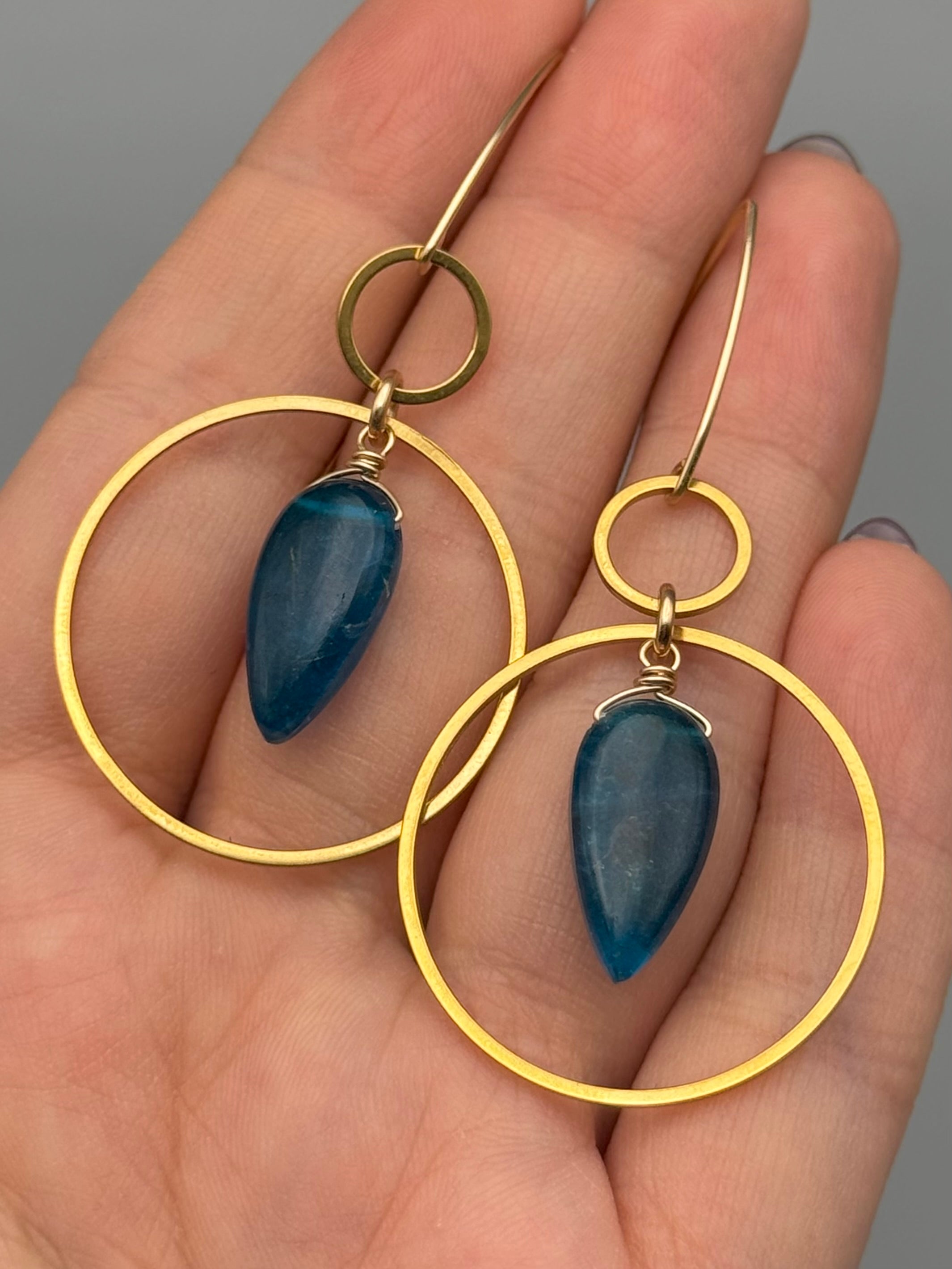 •EQUA LUNA• apatite + gold earrings