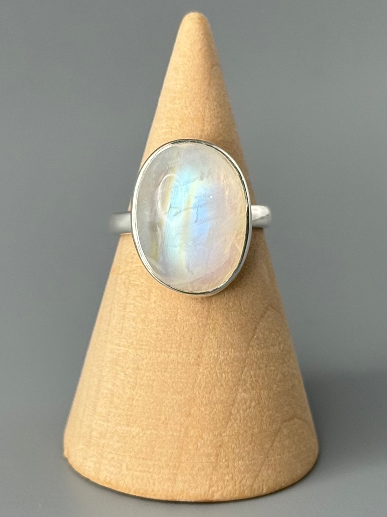 •RAINBOW MOONSTONE - OVAL• simple bezel silver ring (size 6)