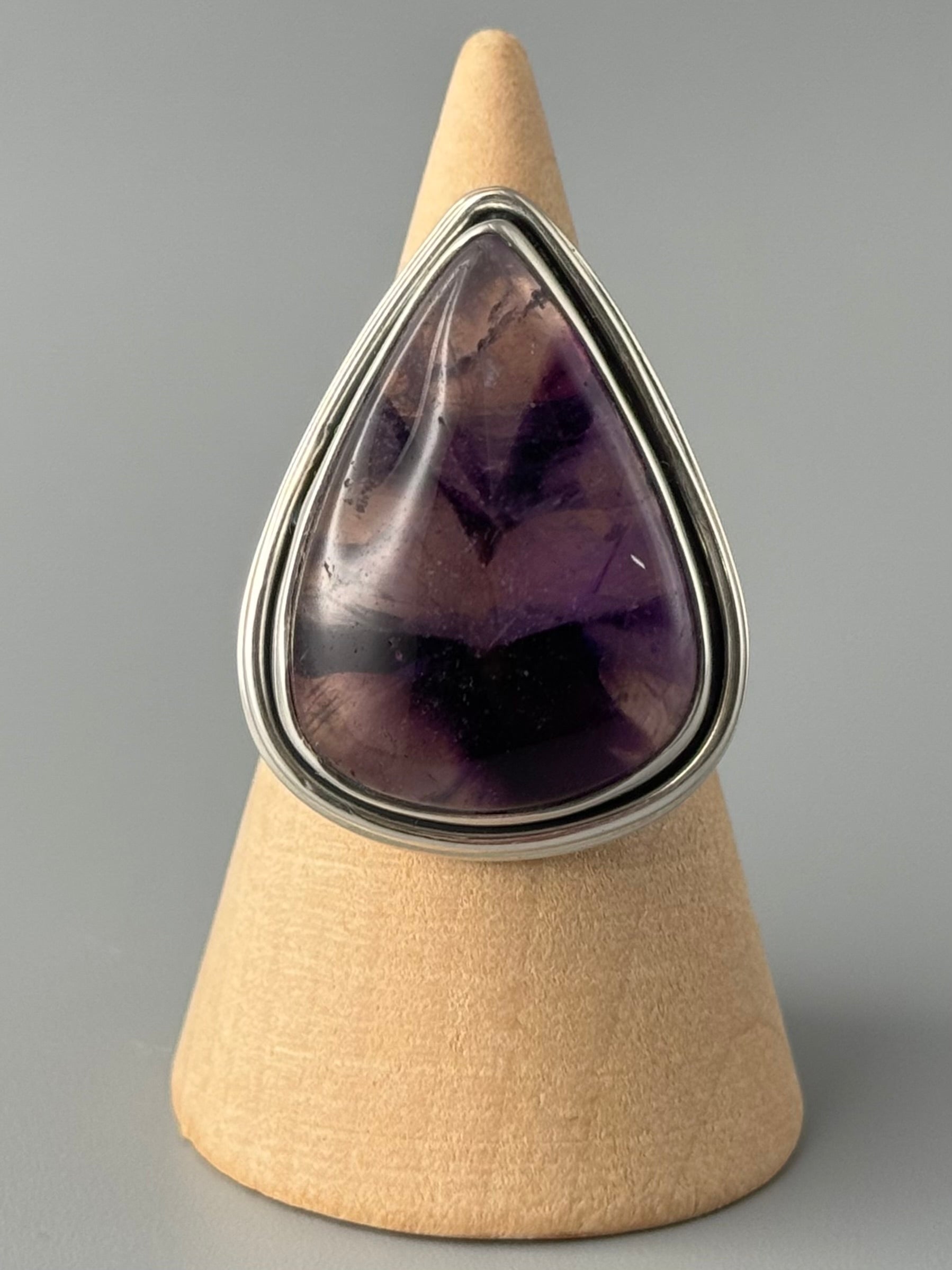 •TRAPICHE AMETHYST - TEAR• split band silver ring (size 7)