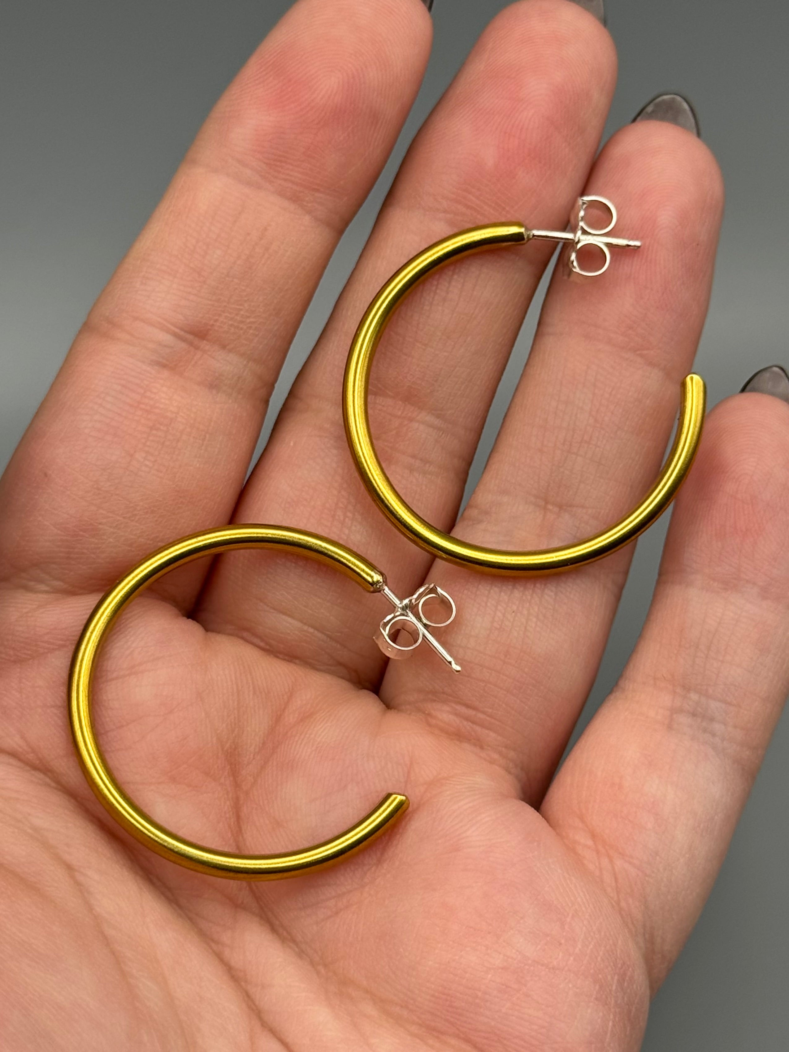 •SIMPLE - MEDIUM• brass hoop earrings