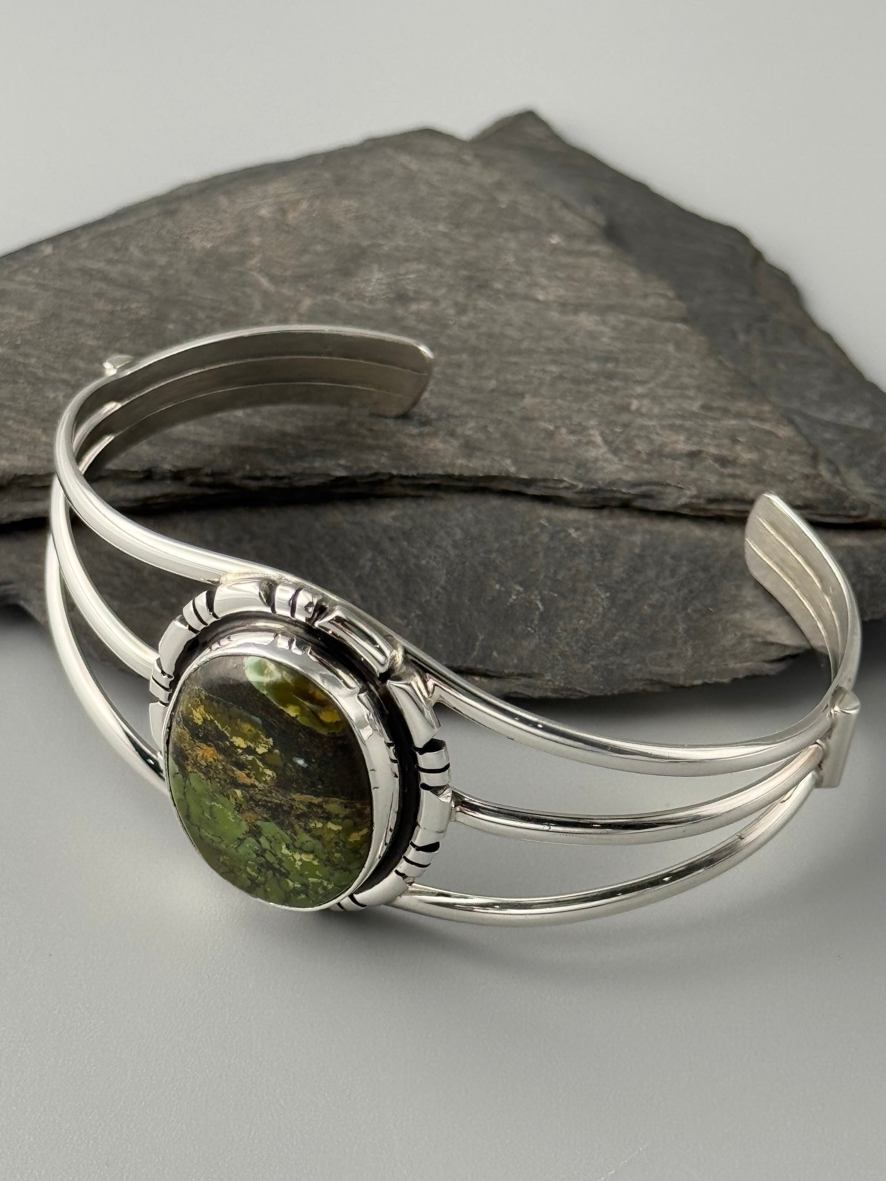 •BLACKJACK TURQUOISE - MOUNTAIN FEATHERS - 1• Navajo sterling silver cuff bracelet (6.75" +/-)