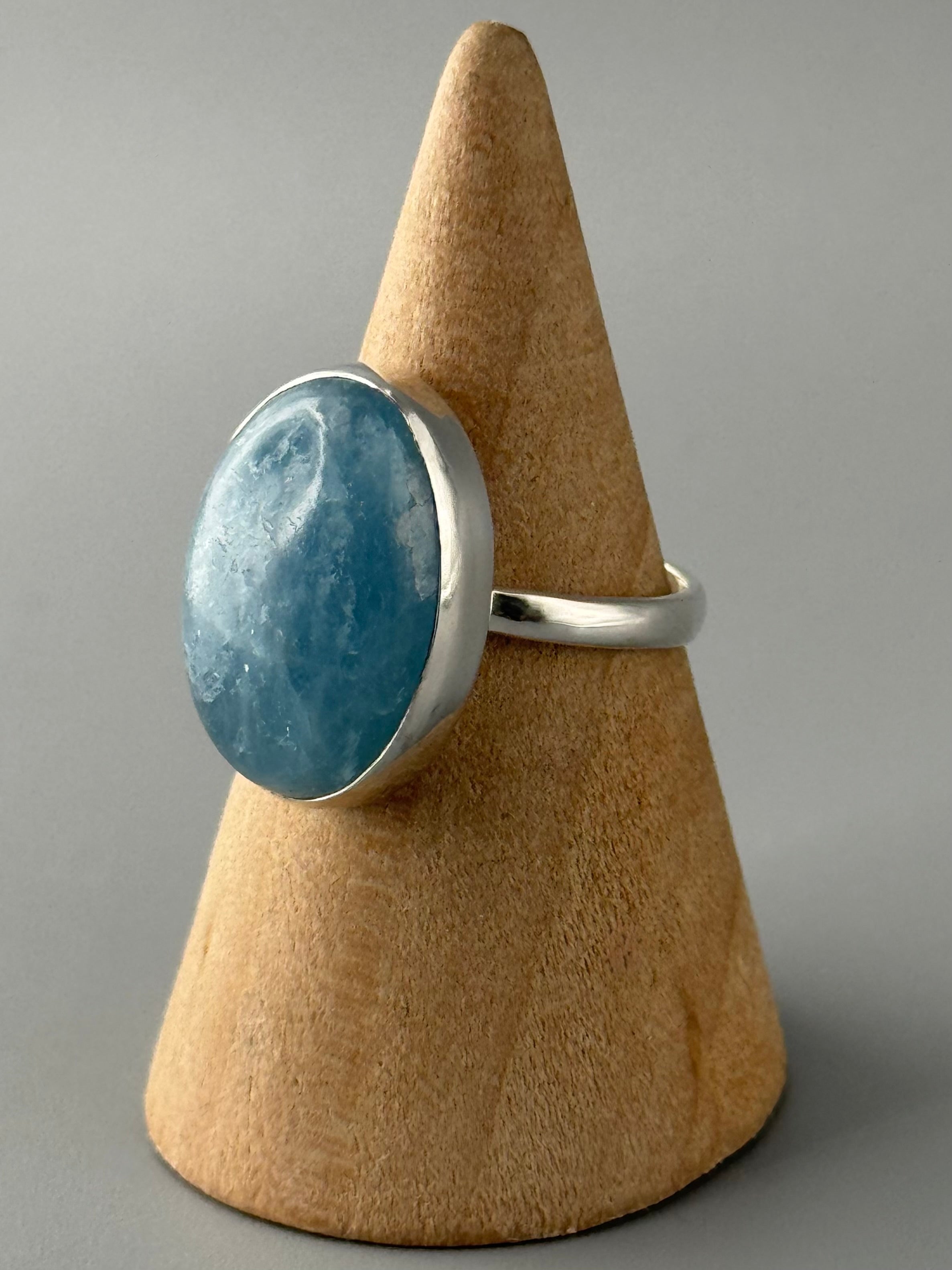 •AQUAMARINE - OVAL• sterling silver ring (size 8)