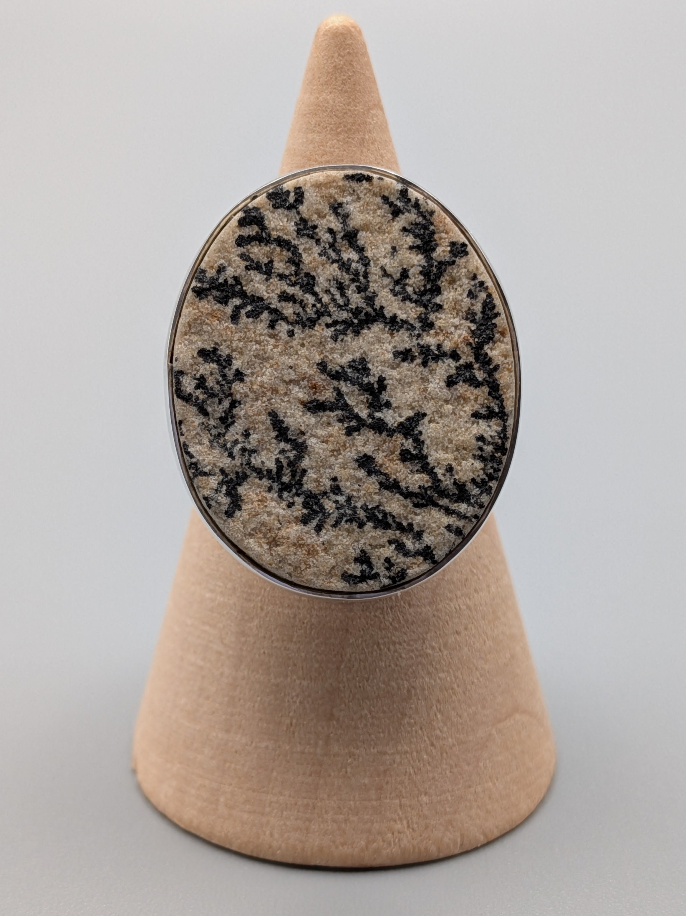 •DENDRITIC SANDSTONE - OVAL• simple bezel silver ring (size 8)