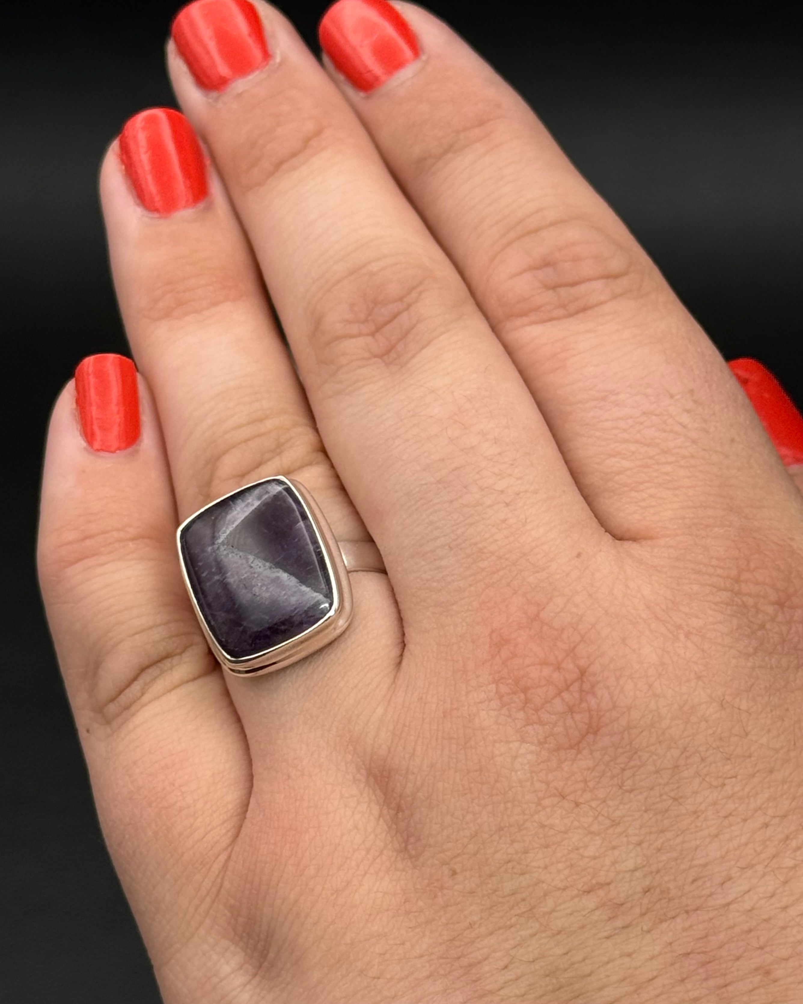 •CHEVRON AMETHYST - LARGE SOFT SQUARE• silver ring (size 8)