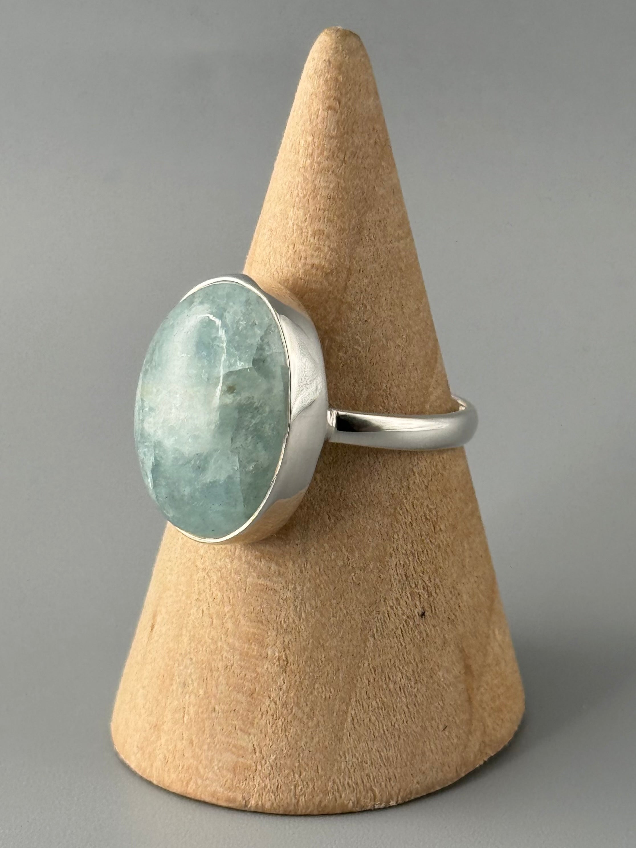 •AQUAMARINE - OVAL• sterling silver ring (size 8.75)