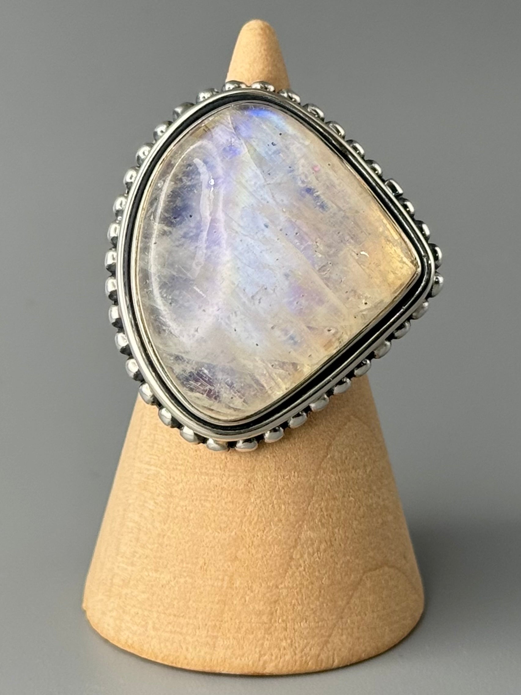•RAINBOW MOONSTONE - LATERAL TEAR• dotted bezel silver ring (size 5.75)