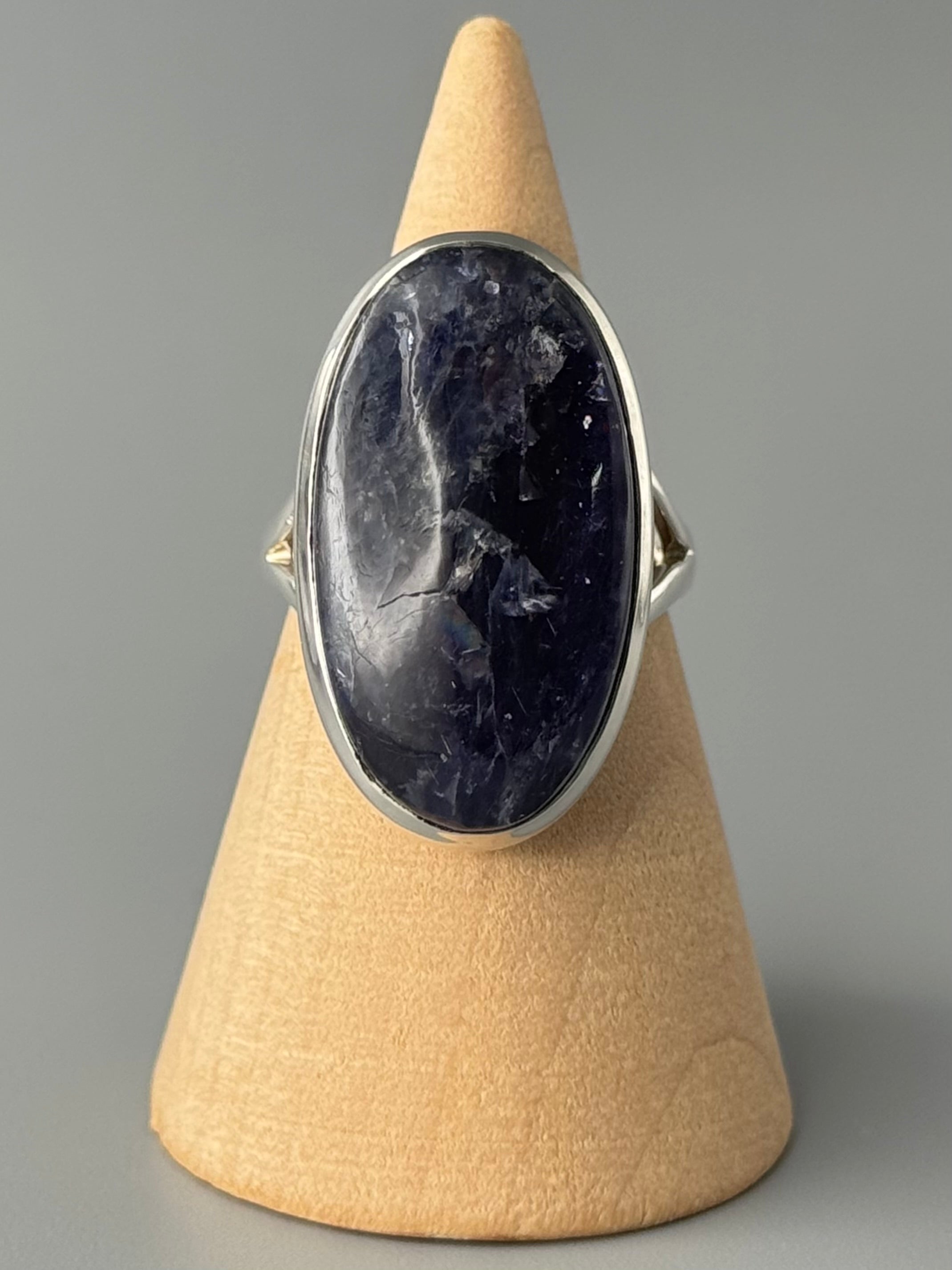 •IOLITE SUNSTONE - OVAL• split band silver ring (size 6.75)
